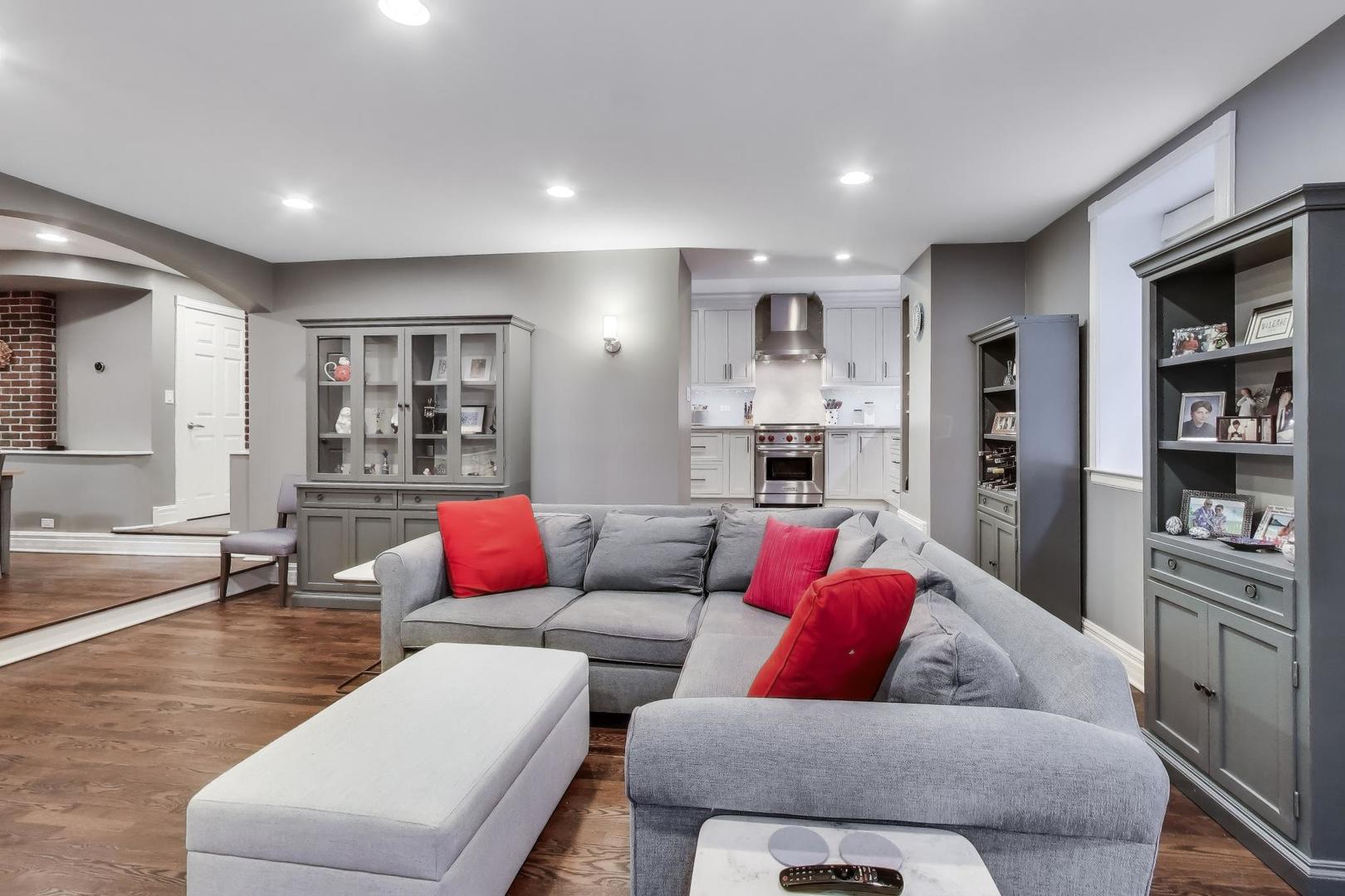 643 W Roscoe Avenue Unit: D1