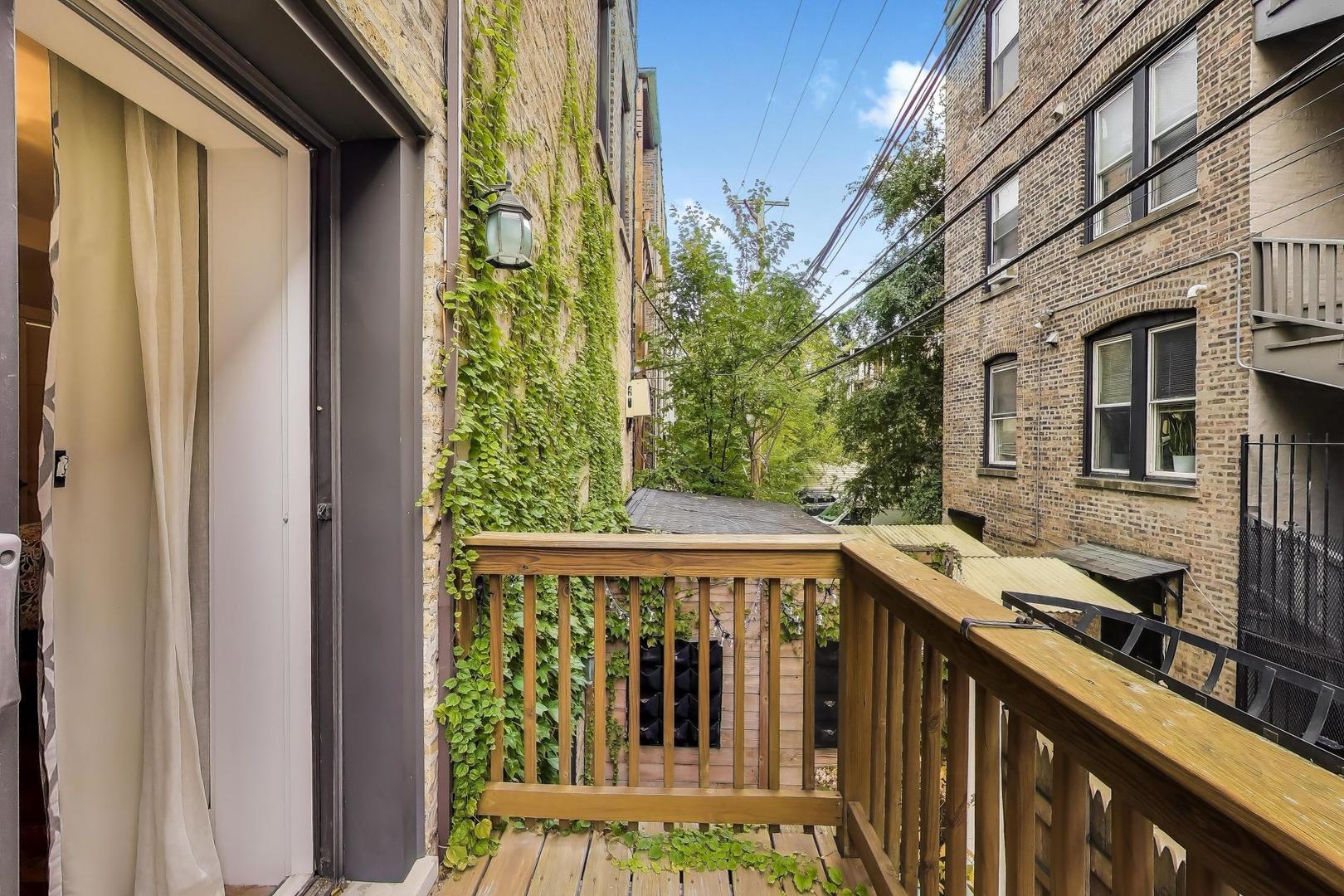 643 W Roscoe Avenue Unit: D1