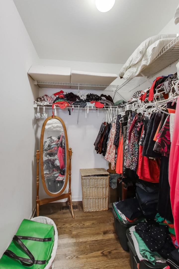 643 W Roscoe Avenue Unit: D1