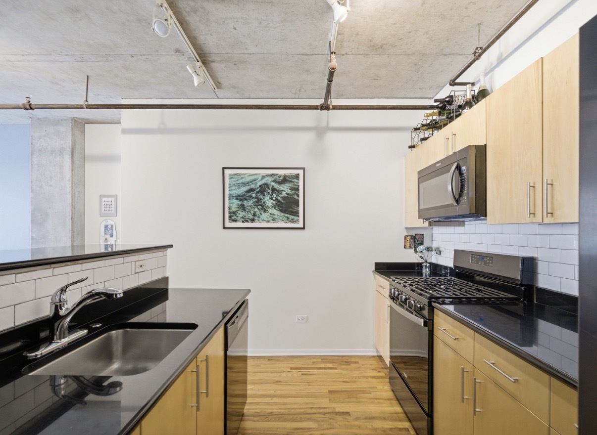 700 W Van Buren Street Unit: 602