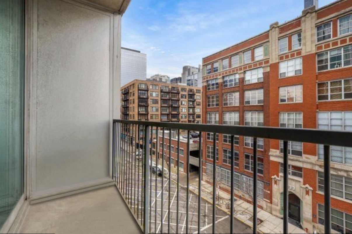 700 W Van Buren Street Unit: 602