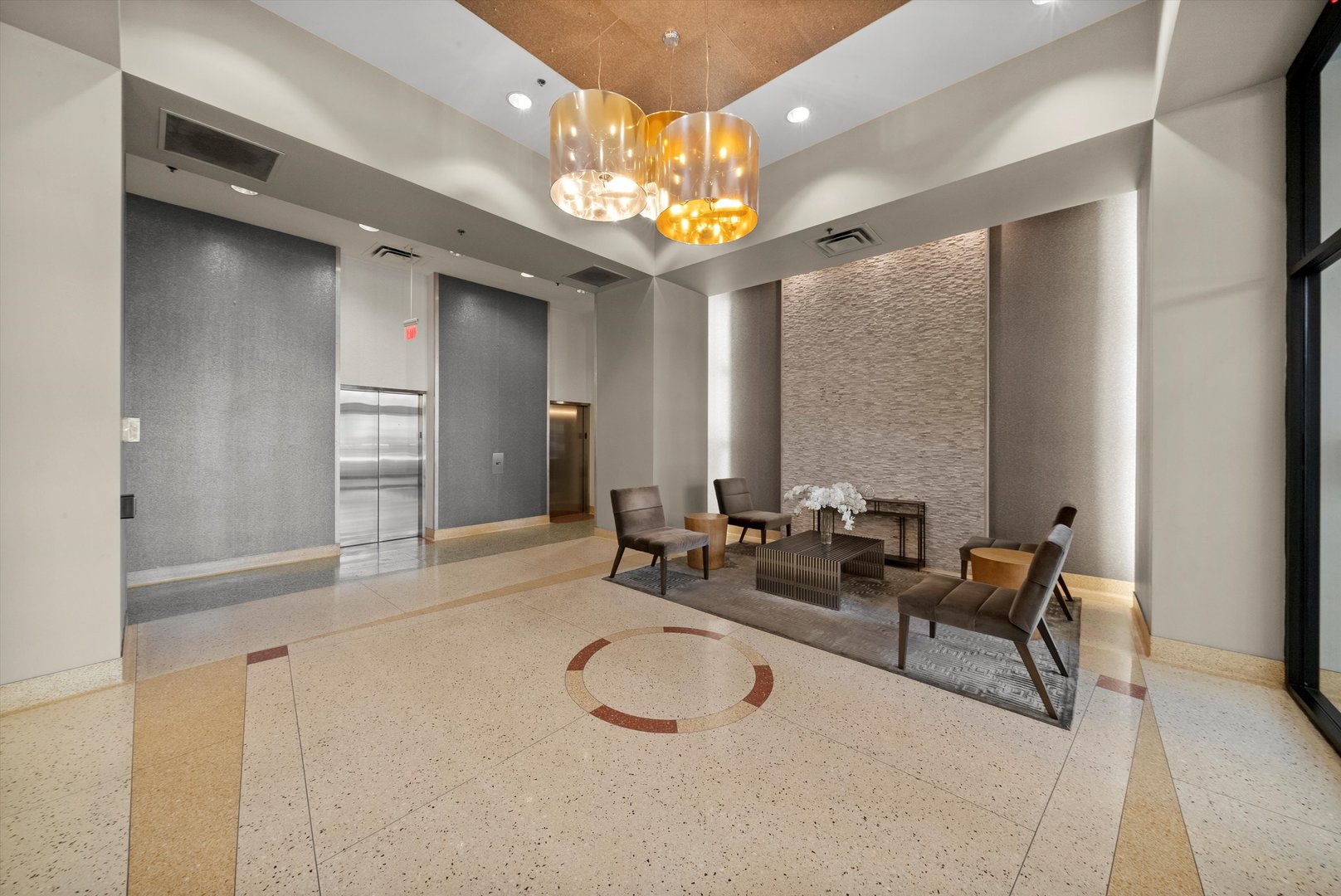 435 W Erie Street Unit: 1708