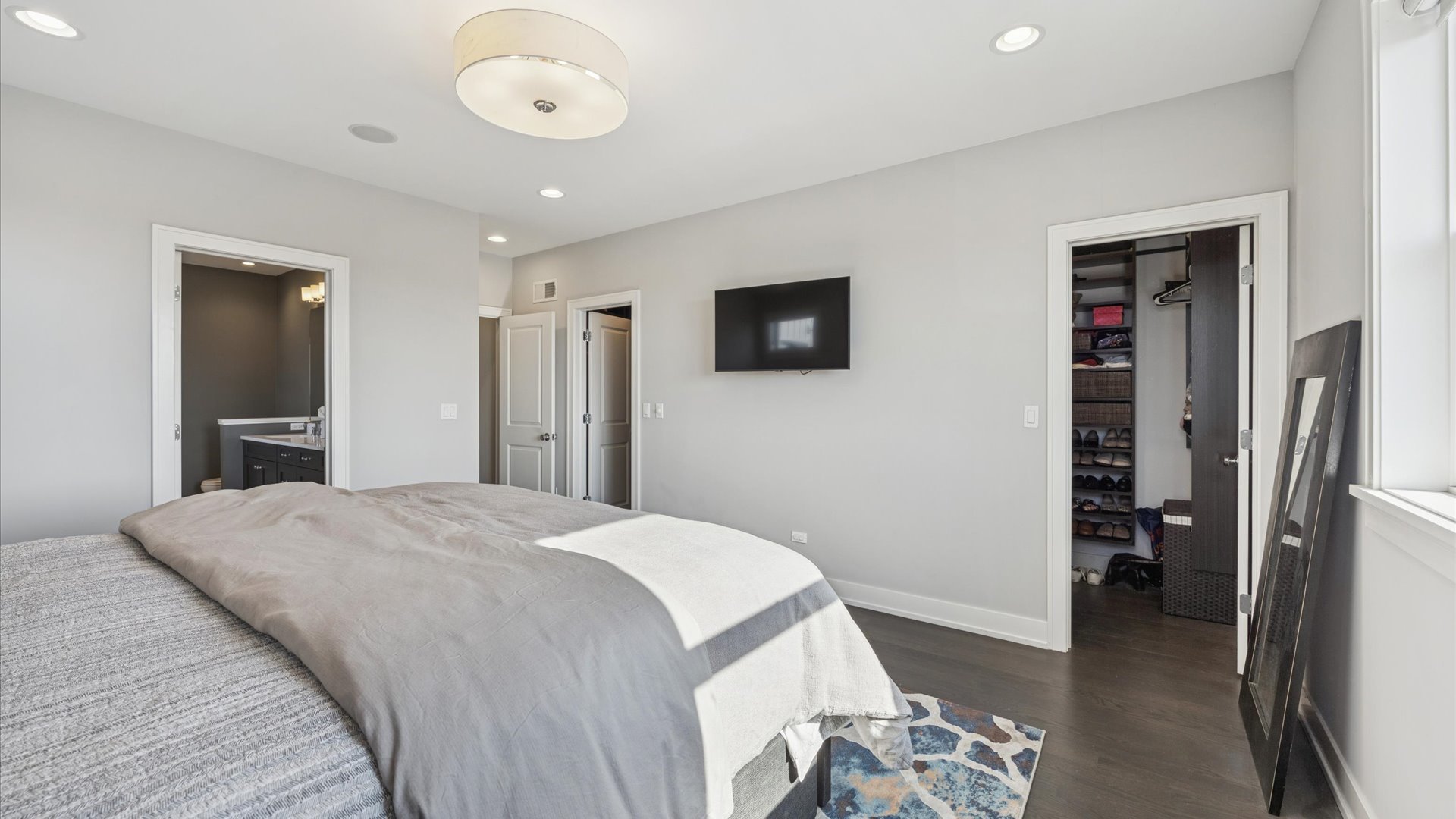 2341 W Roscoe Street Unit: 3W