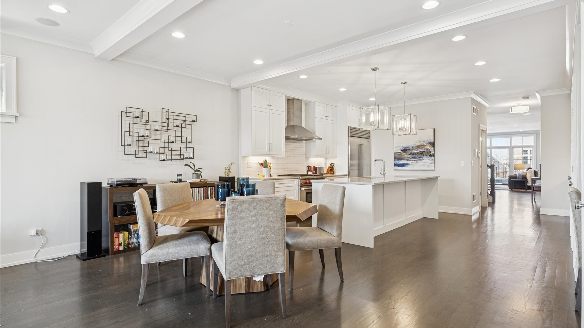 2341 W Roscoe Street Unit: 3W