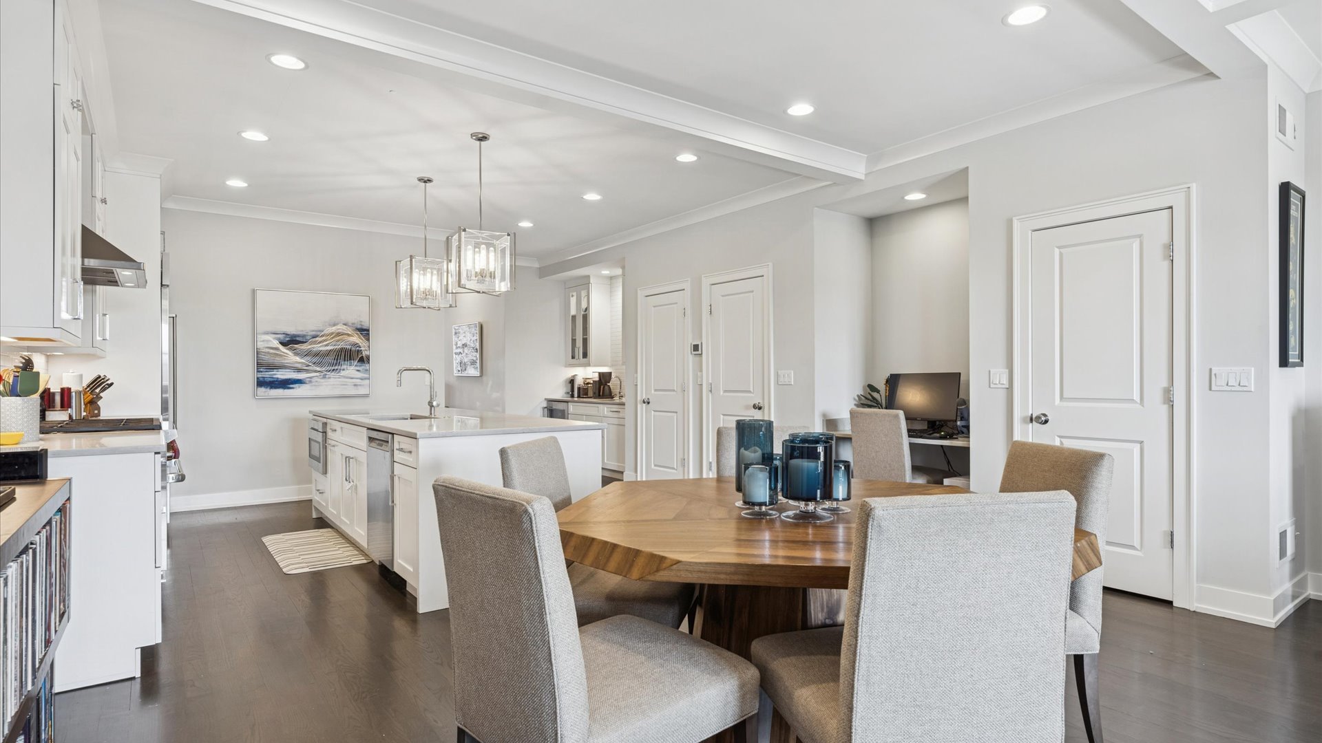 2341 W Roscoe Street Unit: 3W