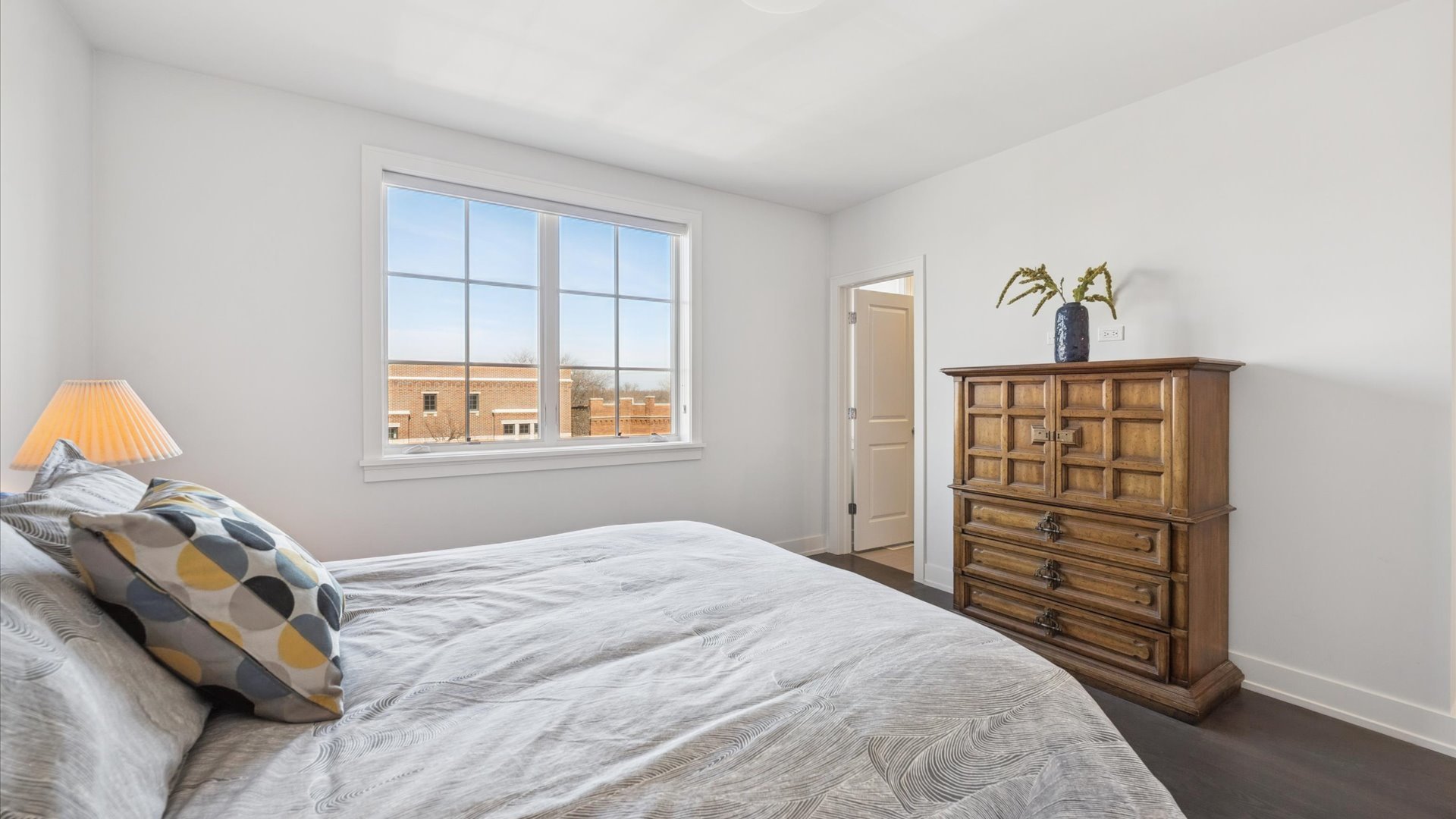 2341 W Roscoe Street Unit: 3W