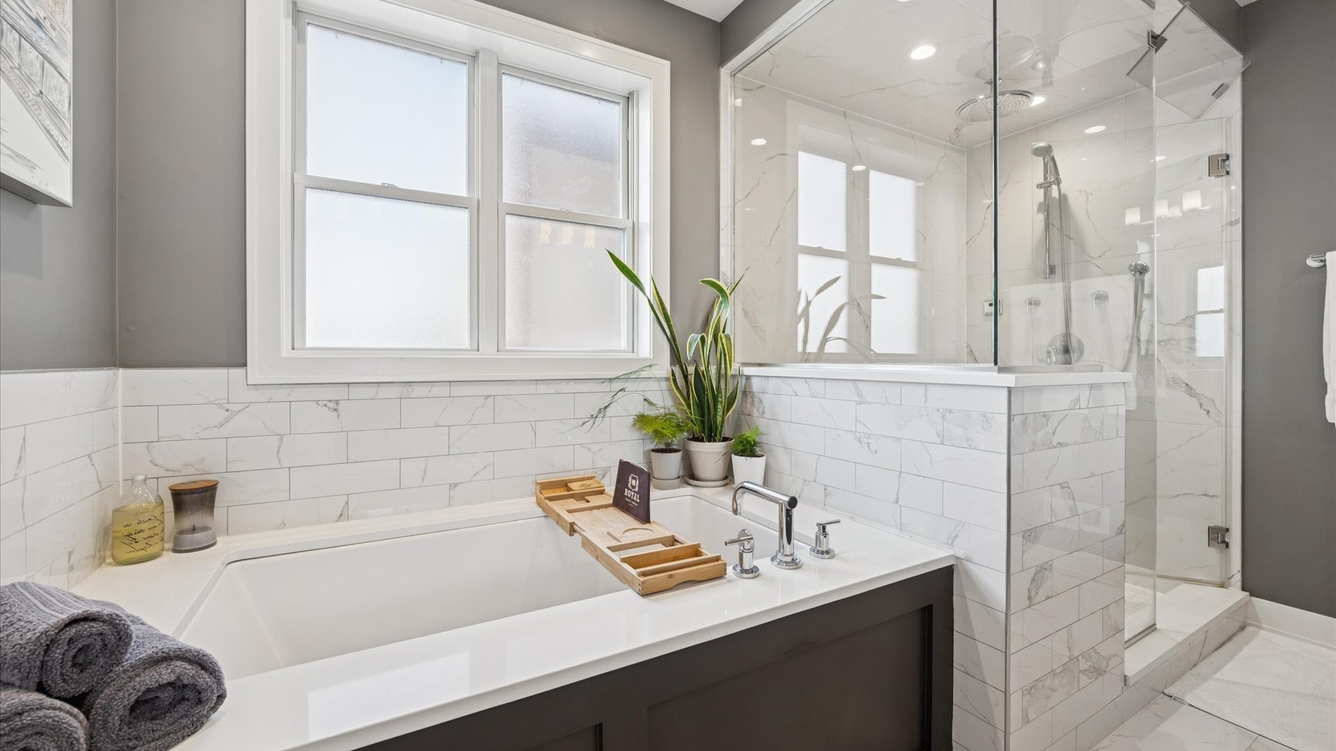 2341 W Roscoe Street Unit: 3W