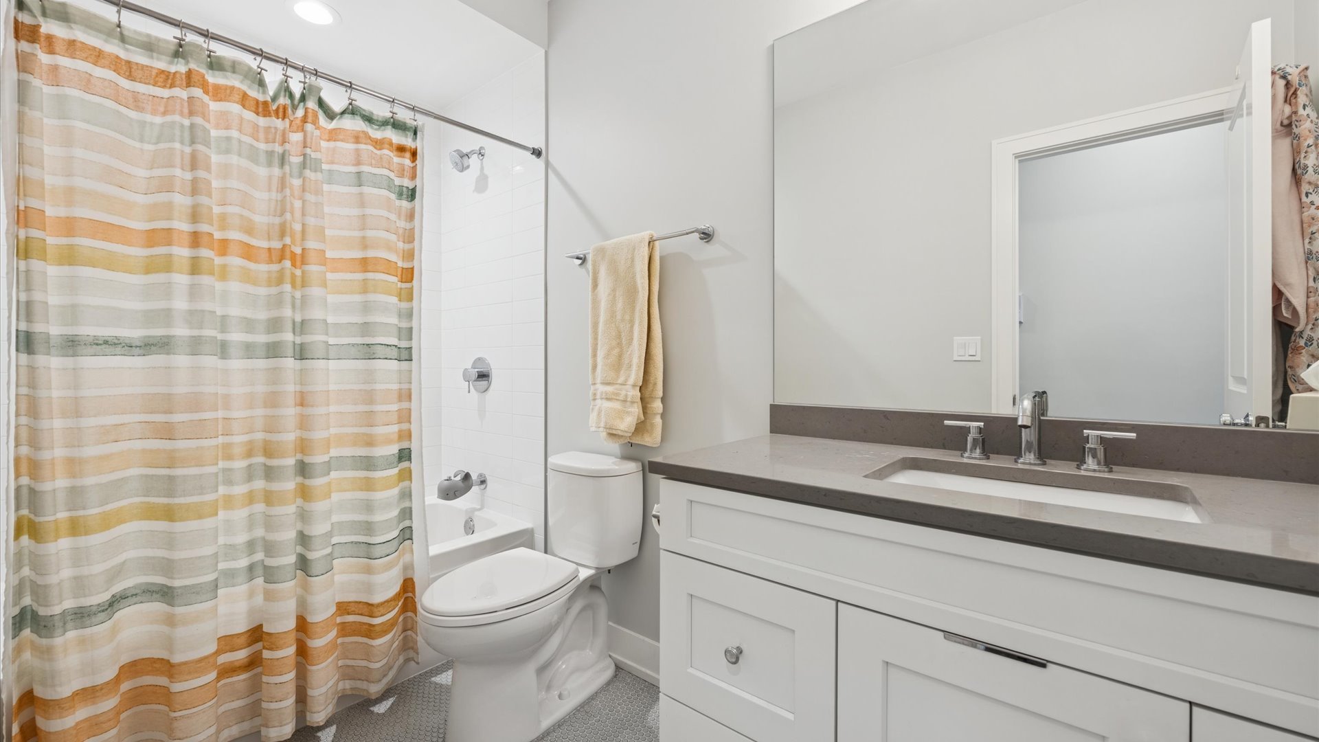 2341 W Roscoe Street Unit: 3W