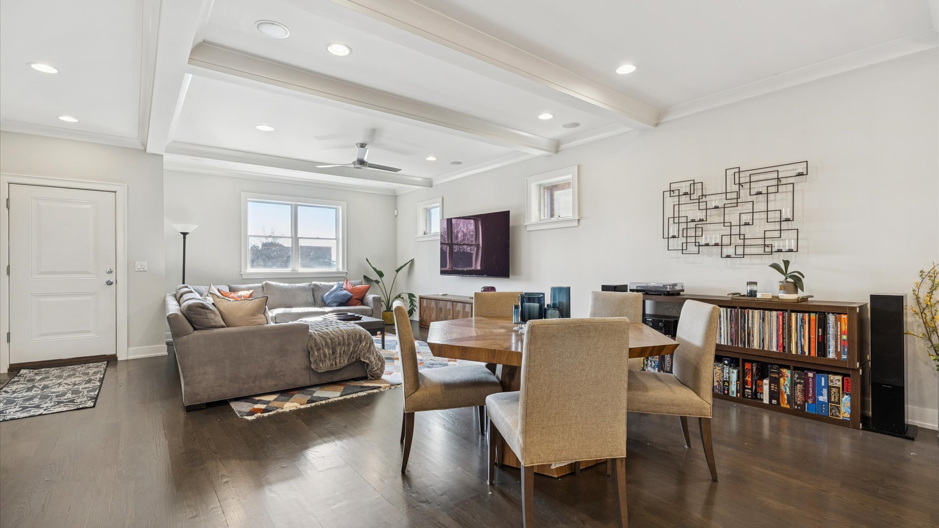 2341 W Roscoe Street Unit: 3W