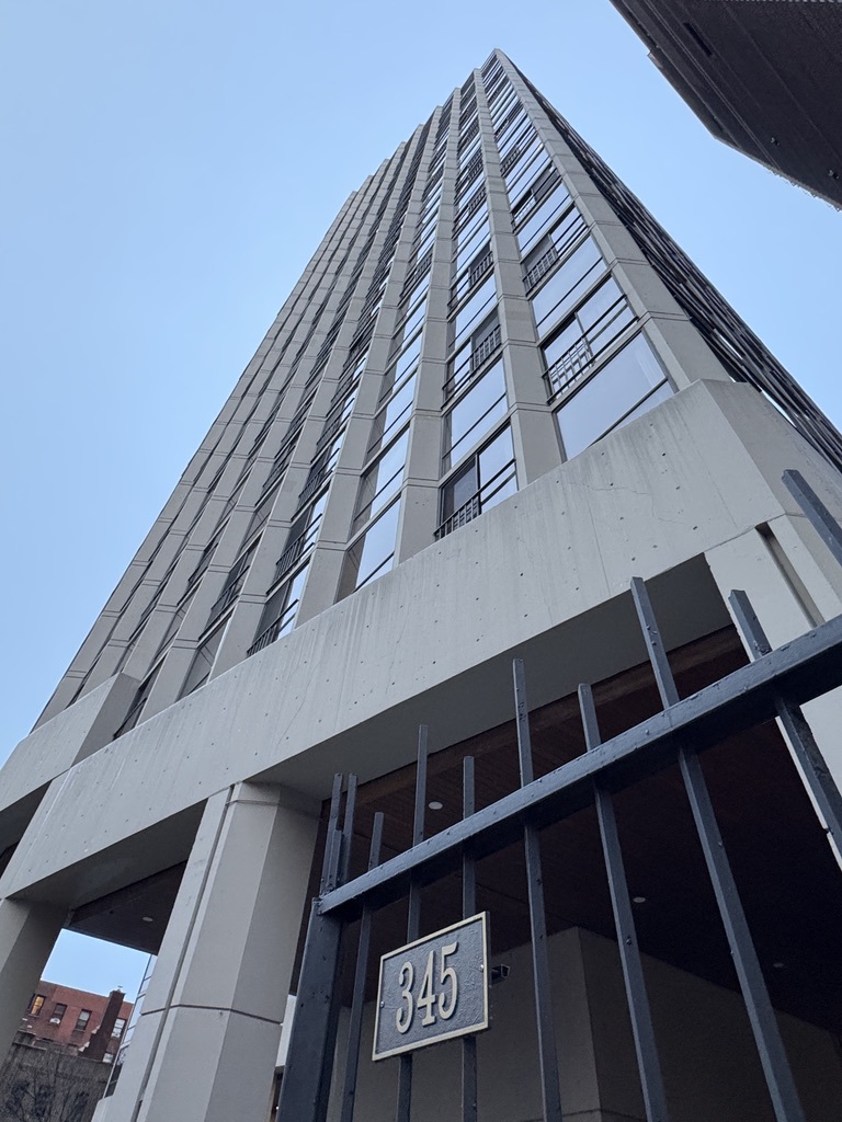 345 W Fullerton Parkway Unit: 2105