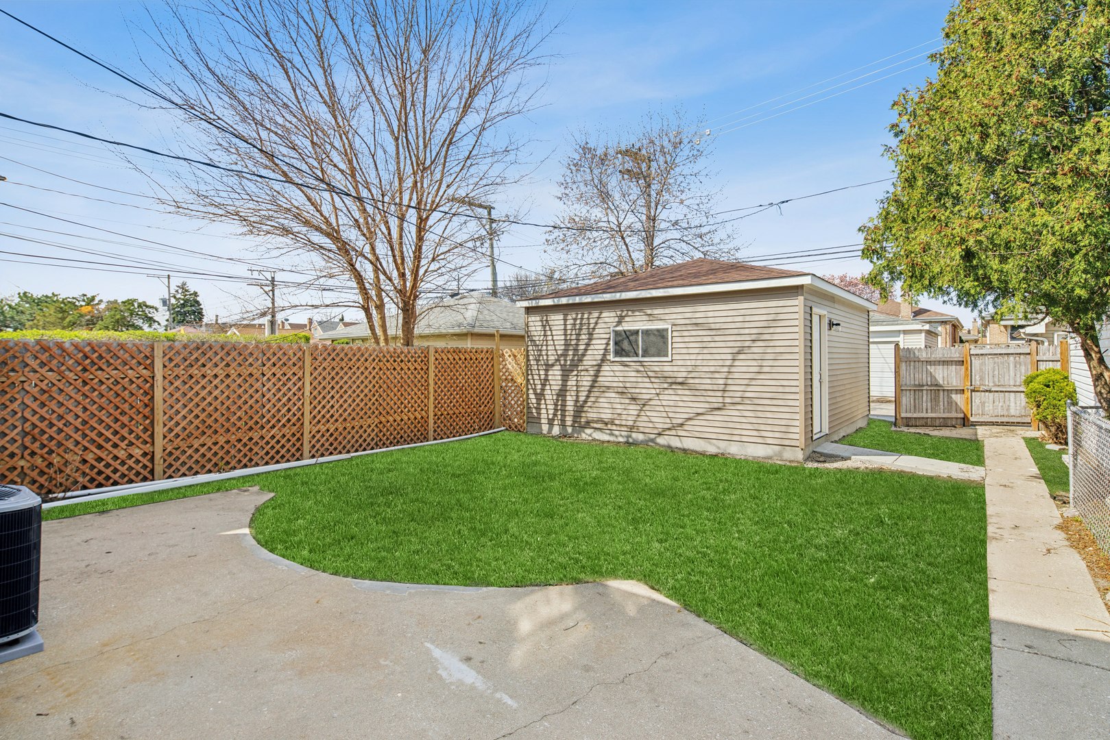 5604 N Mango Avenue
