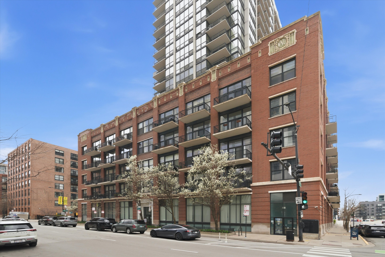 210 S Desplaines Street Unit: 1210