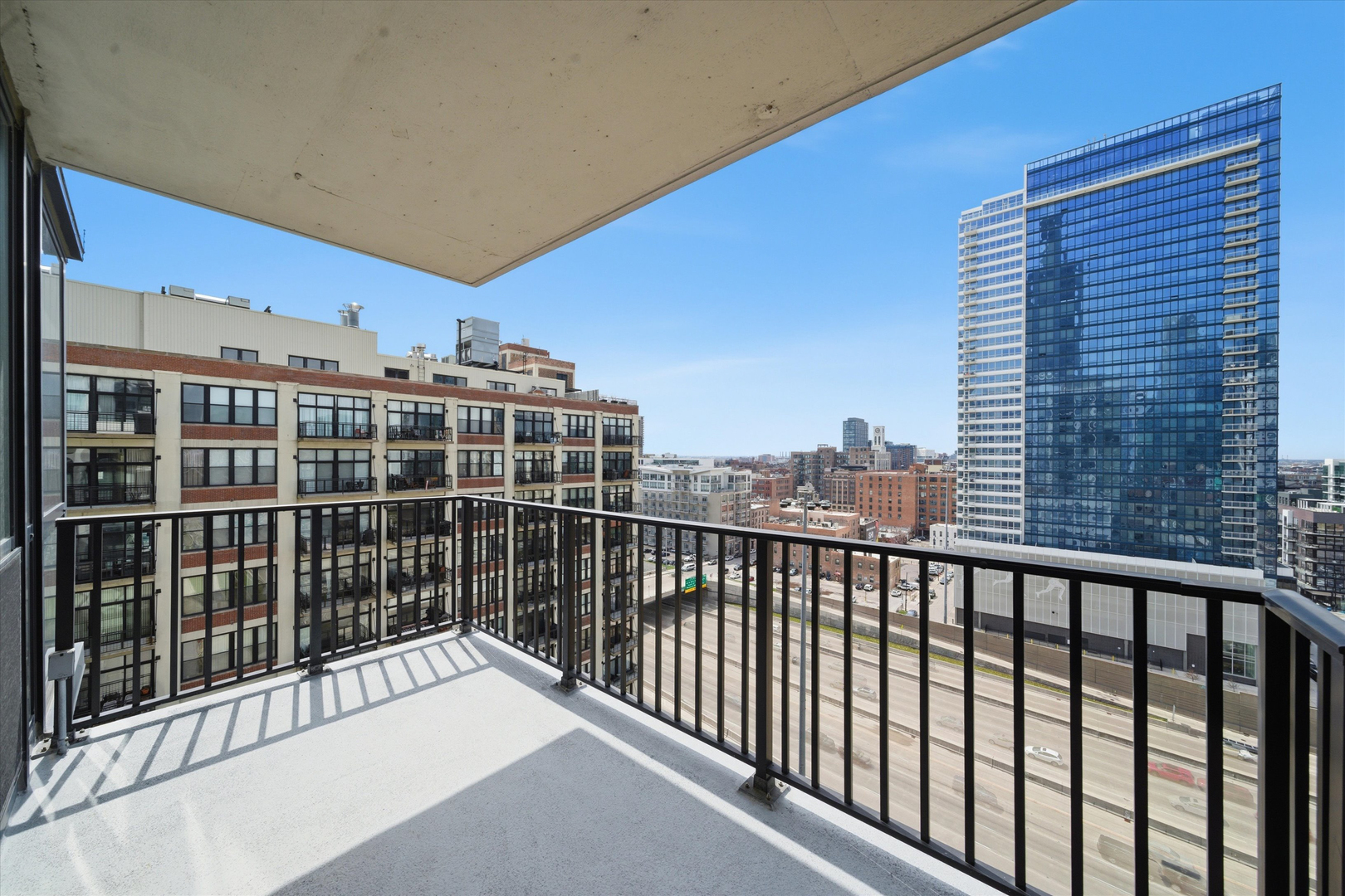 210 S Desplaines Street Unit: 1210