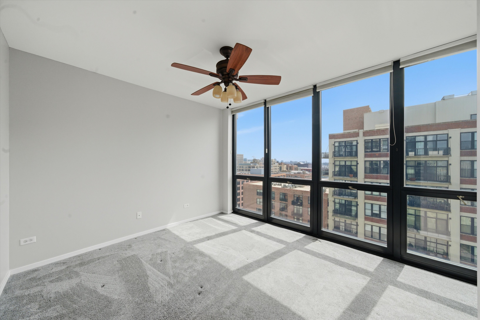 210 S Desplaines Street Unit: 1210