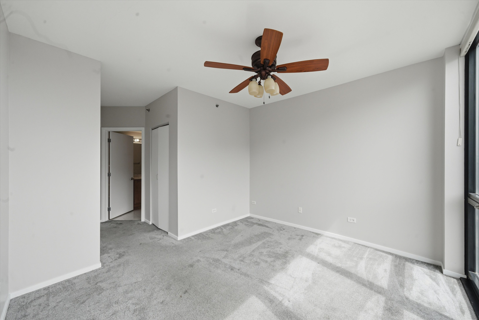 210 S Desplaines Street Unit: 1210