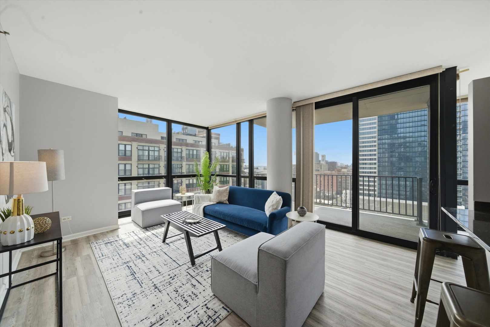 210 S Desplaines Street Unit: 1210
