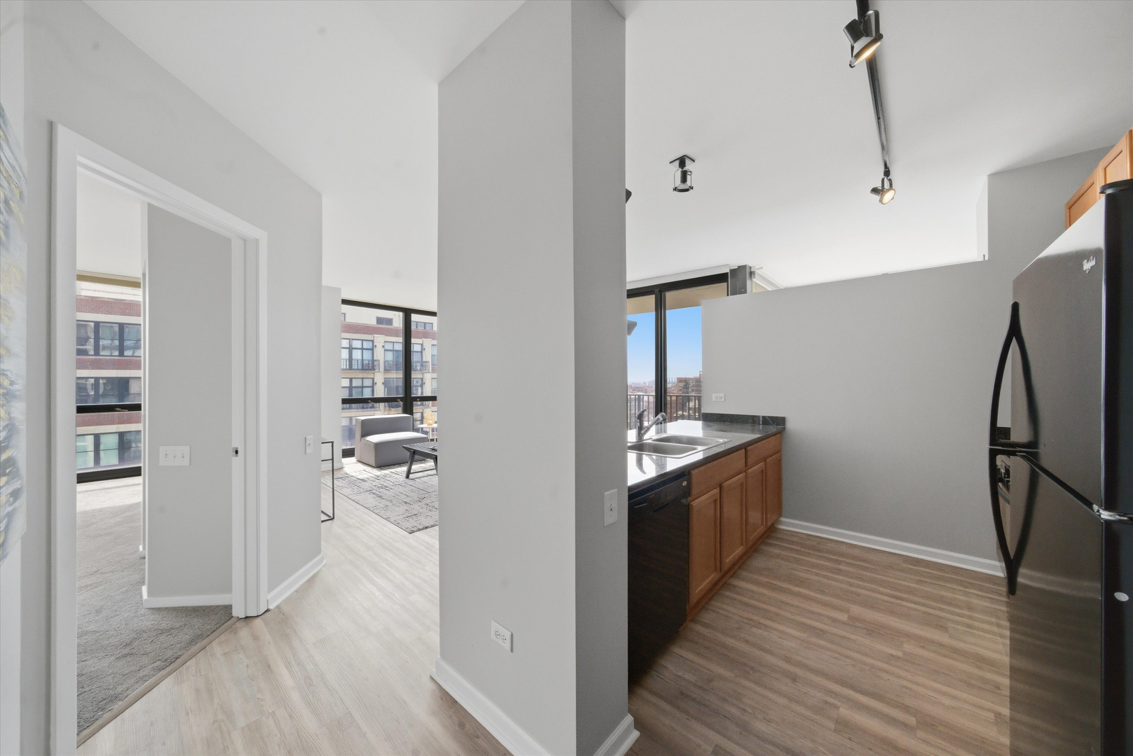 210 S Desplaines Street Unit: 1210