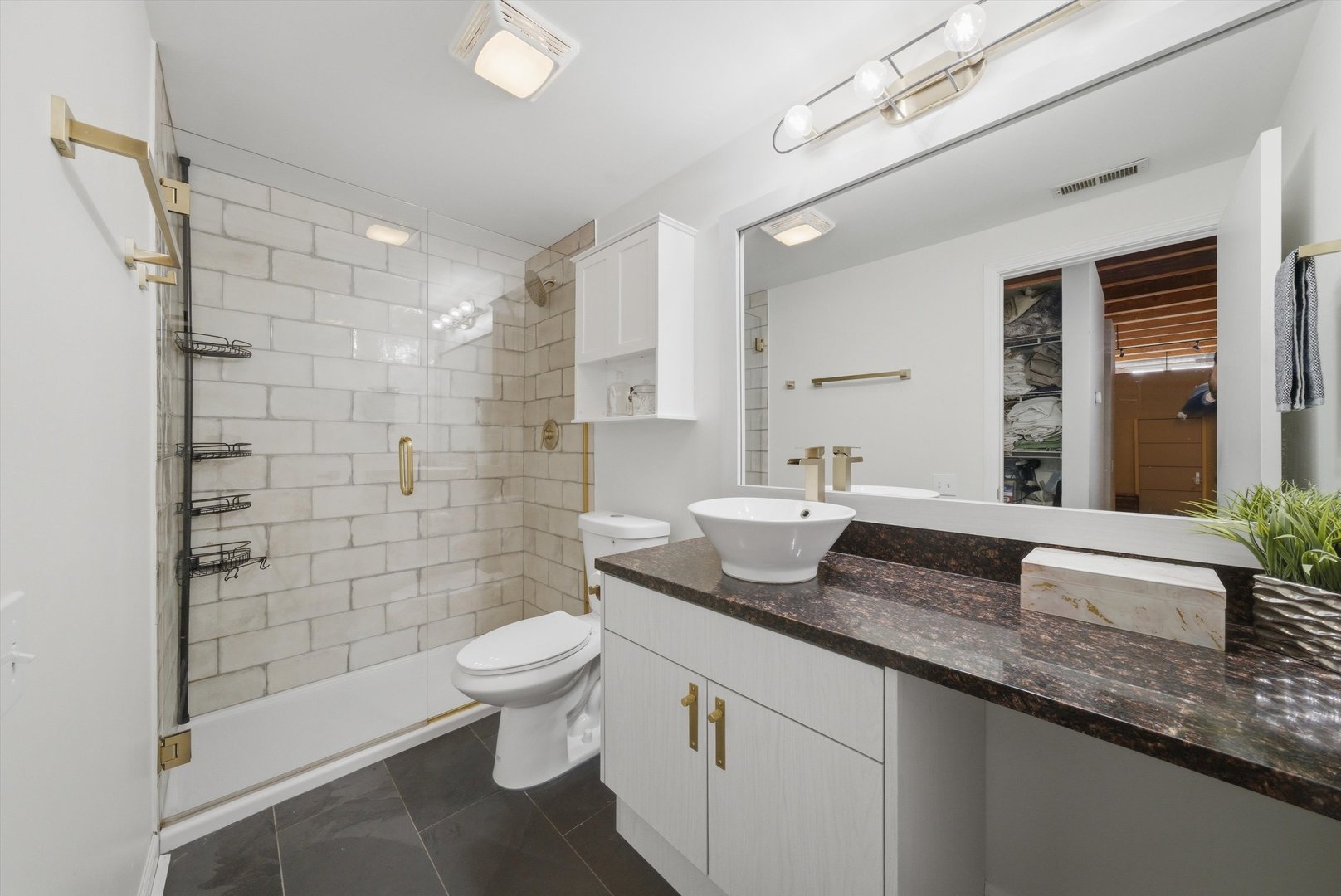 2544 W North Avenue Unit: 2B