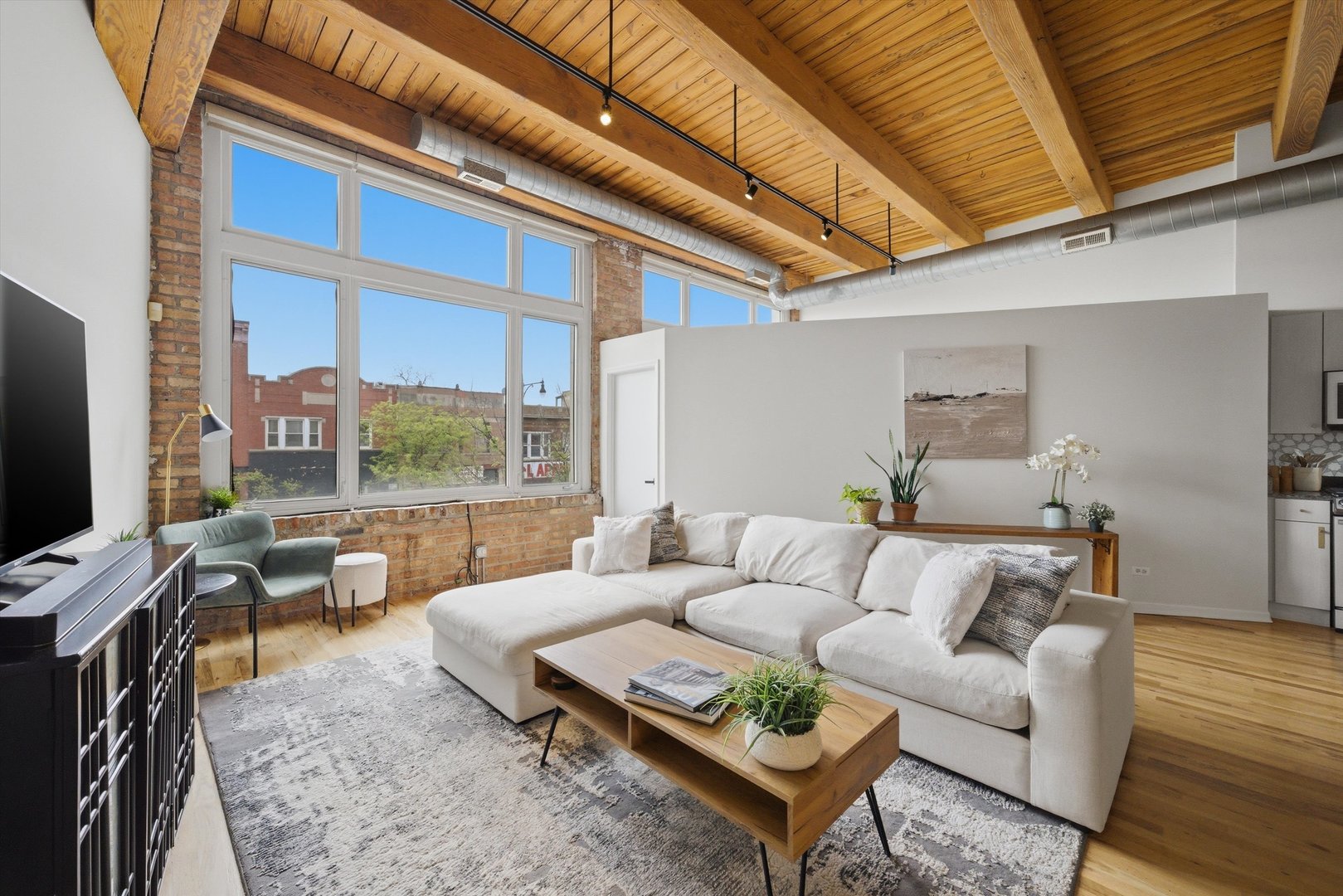 2544 W North Avenue Unit: 2B