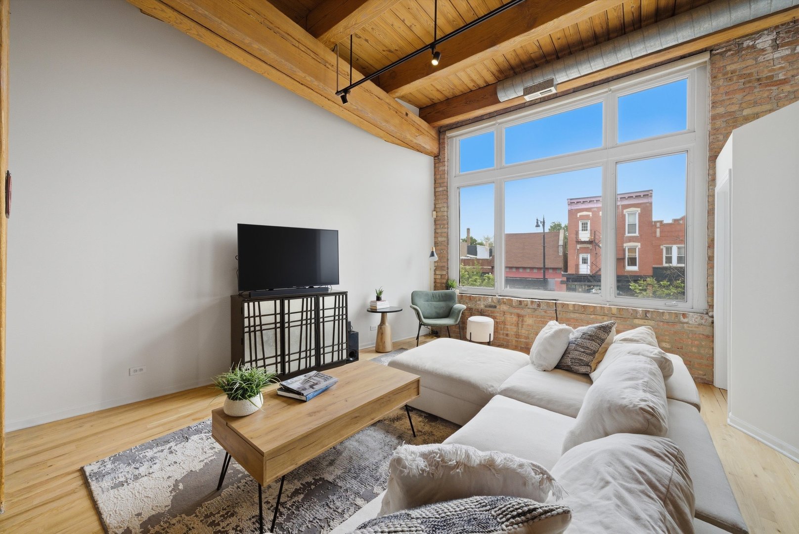 2544 W North Avenue Unit: 2B