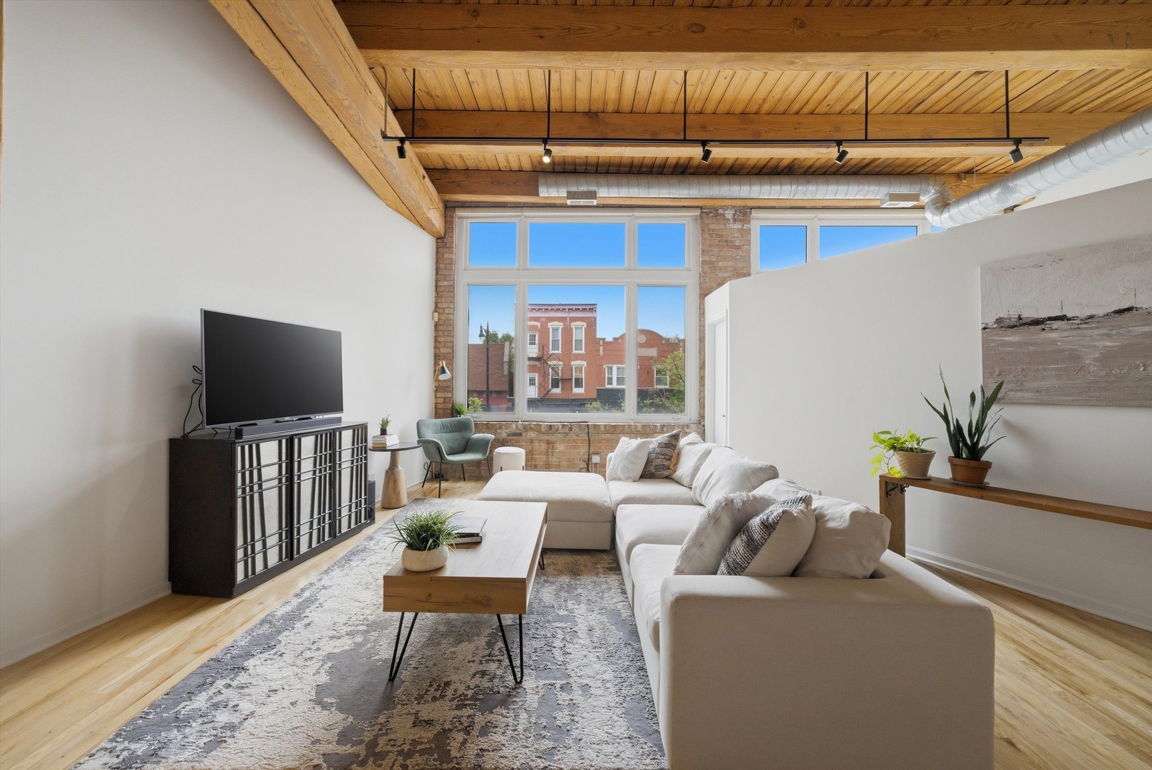 2544 W North Avenue Unit: 2B