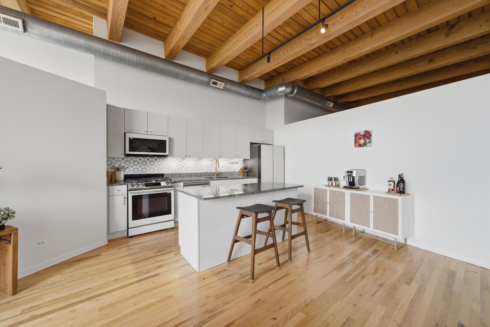 2544 W North Avenue Unit: 2B