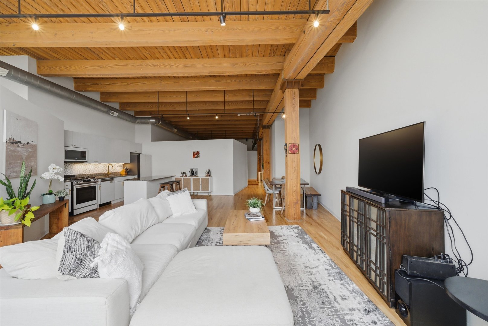 2544 W North Avenue Unit: 2B