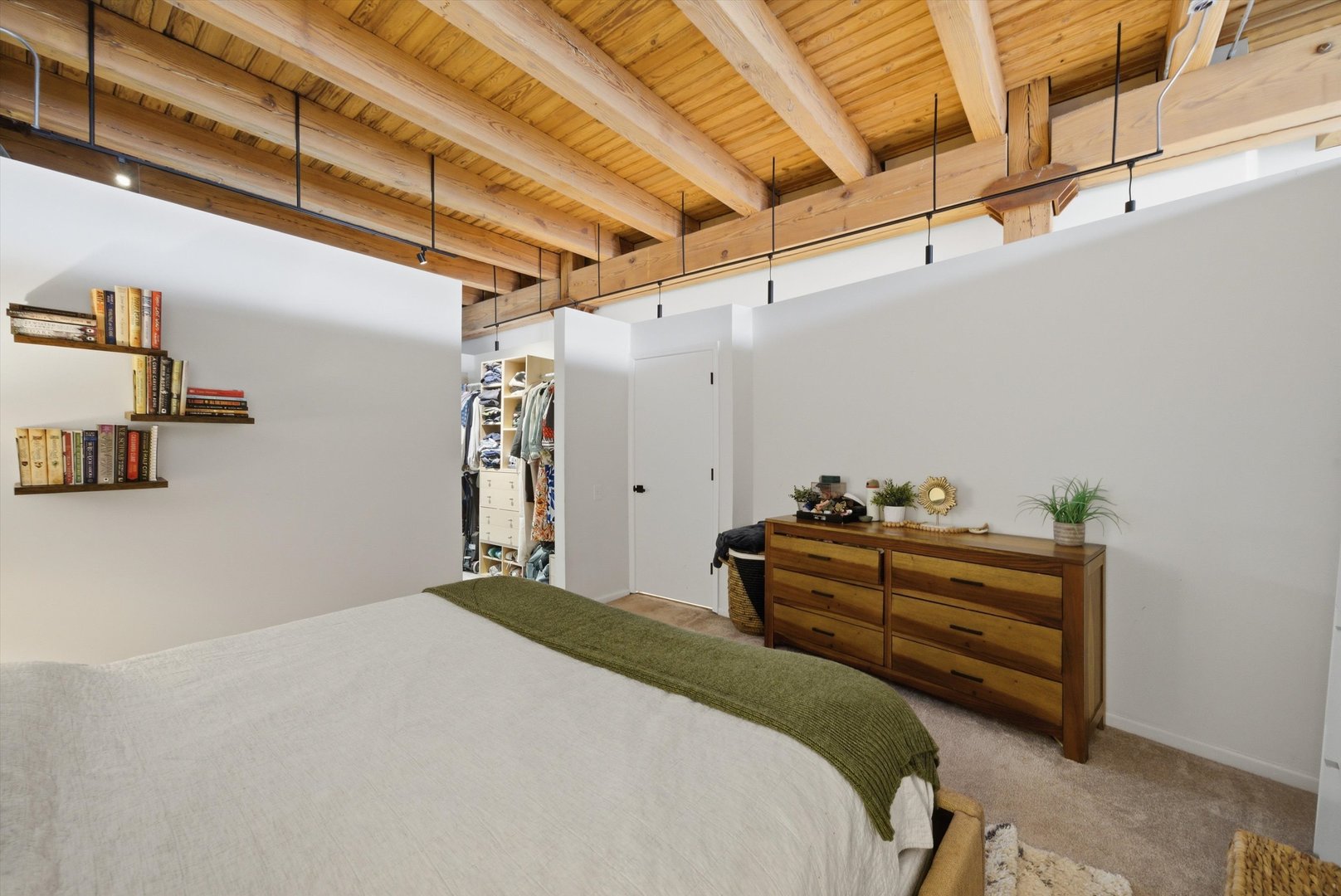 2544 W North Avenue Unit: 2B