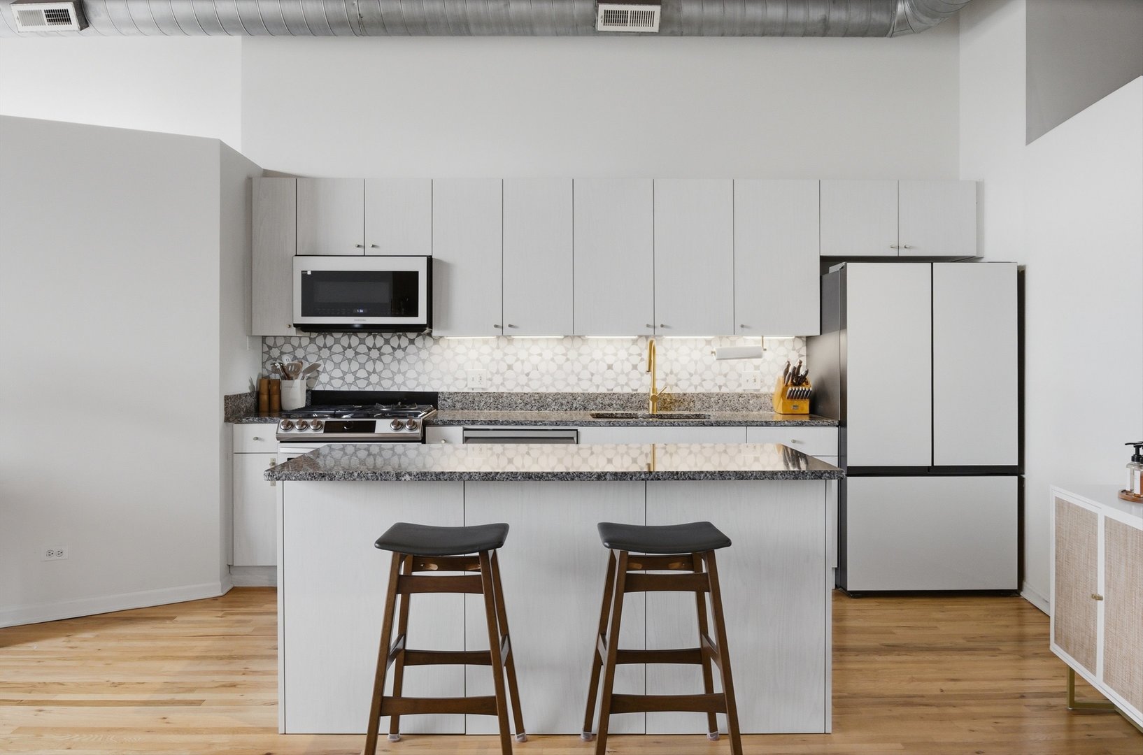 2544 W North Avenue Unit: 2B