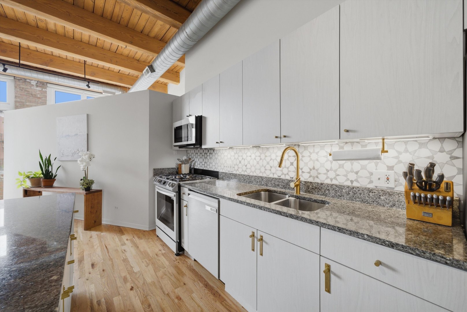2544 W North Avenue Unit: 2B
