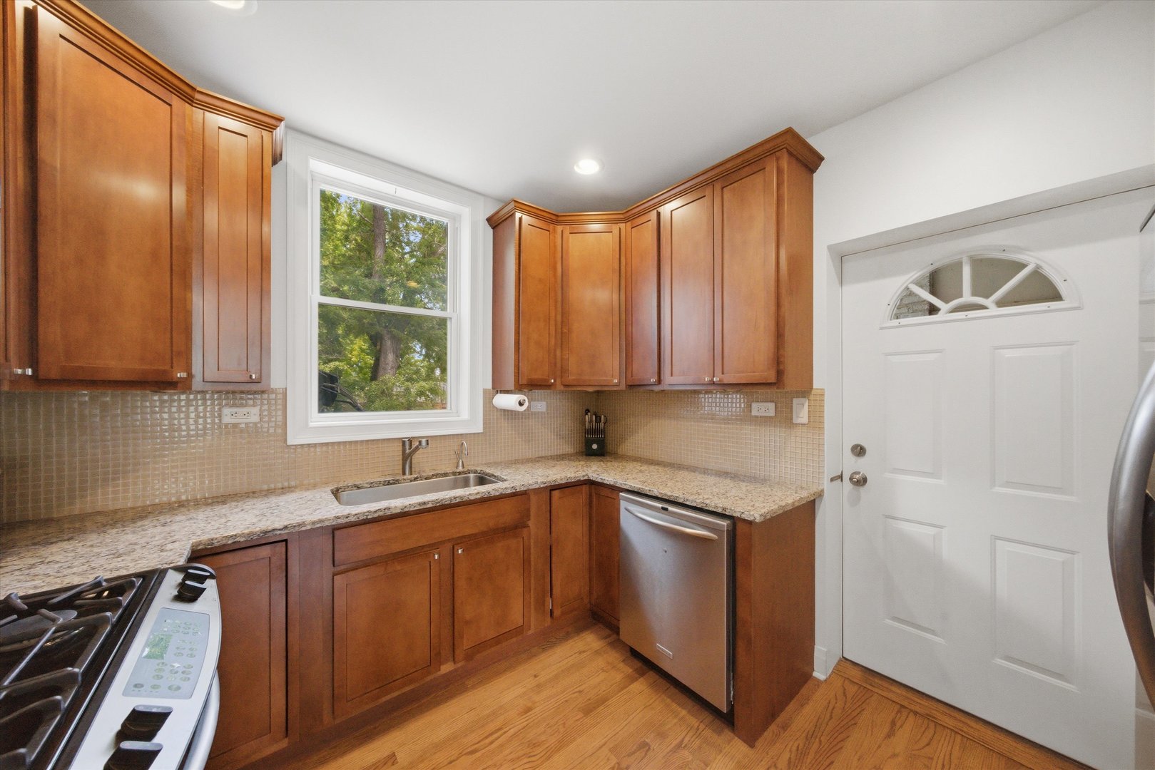 1919 N BISSELL Street Unit: I