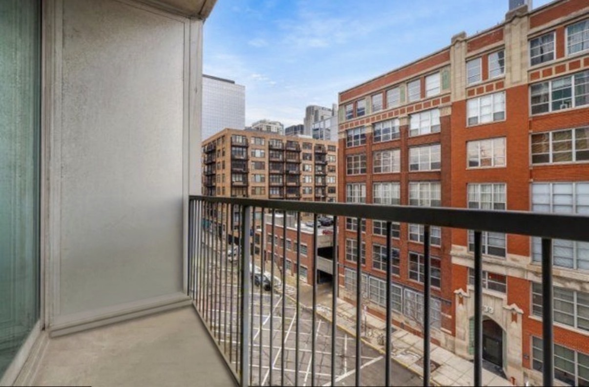 700 W Van Buren Street Unit: 602