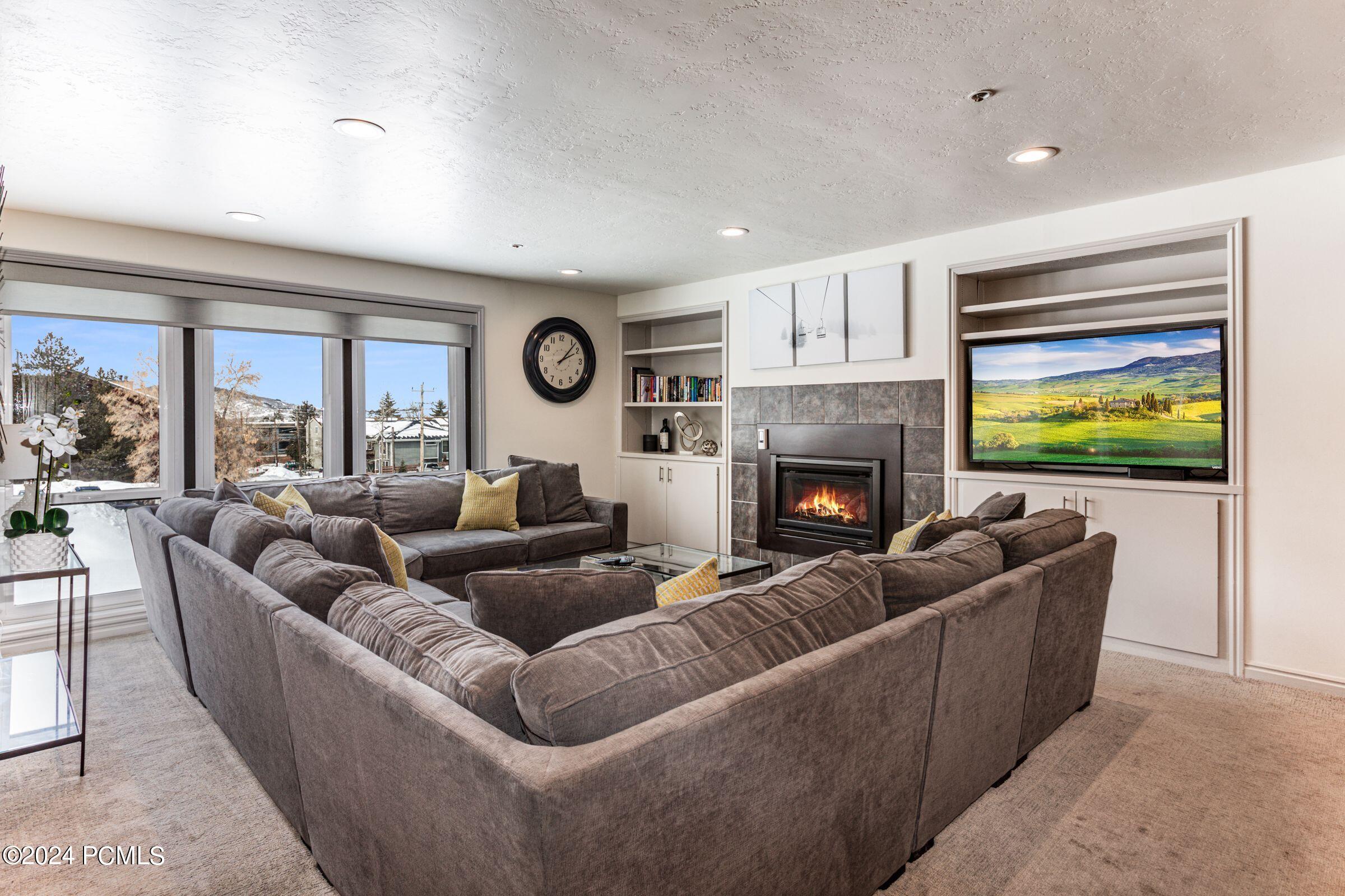 1313 Woodside Avenue, # 4