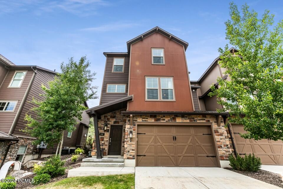 1131 W Abigail Drive