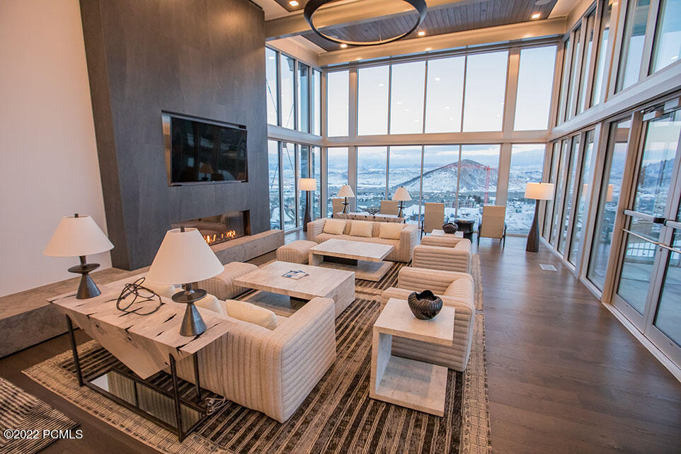 2752 W High Mountain Road, 306