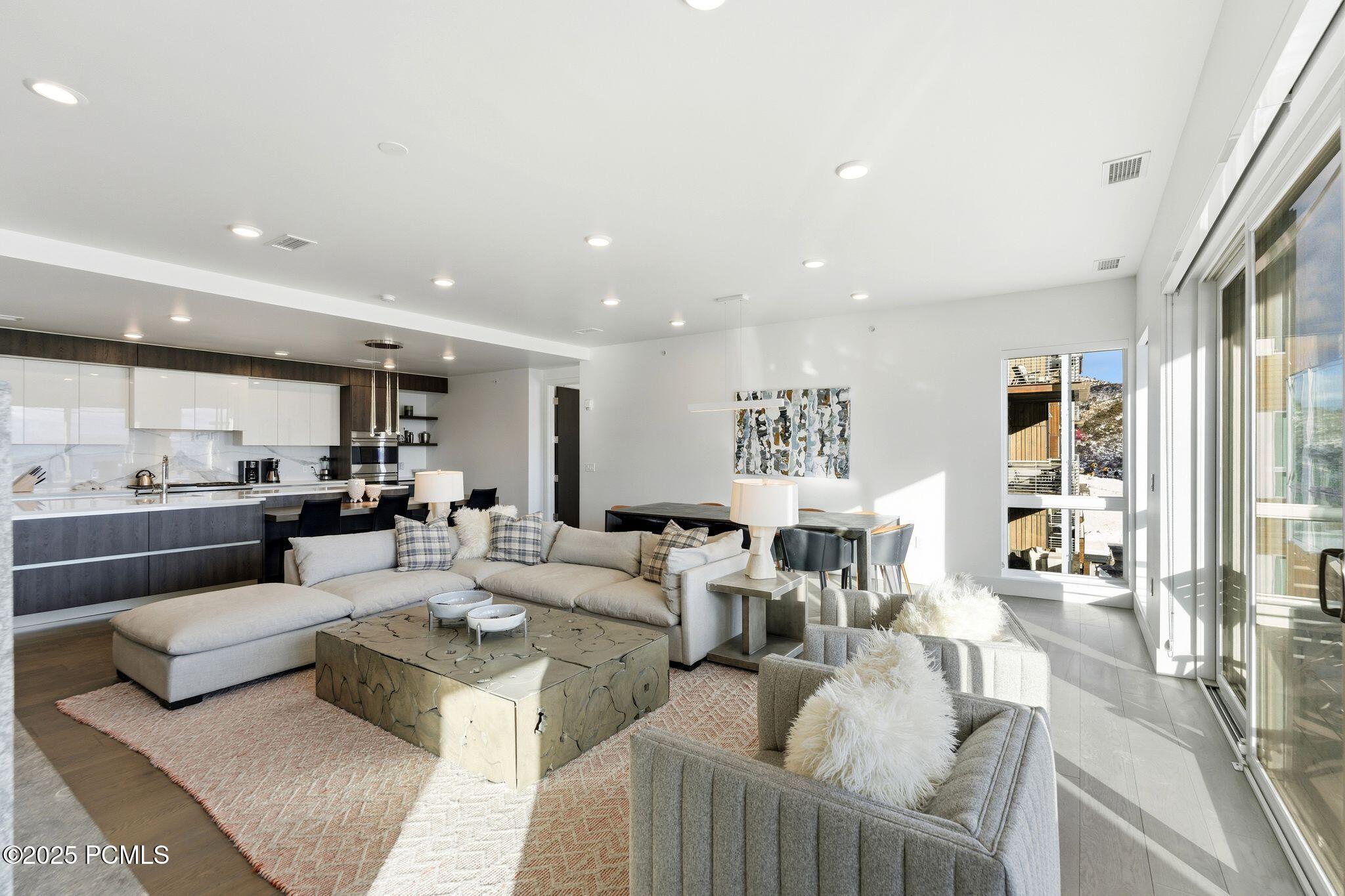 2752 W High Mountain Road, 306