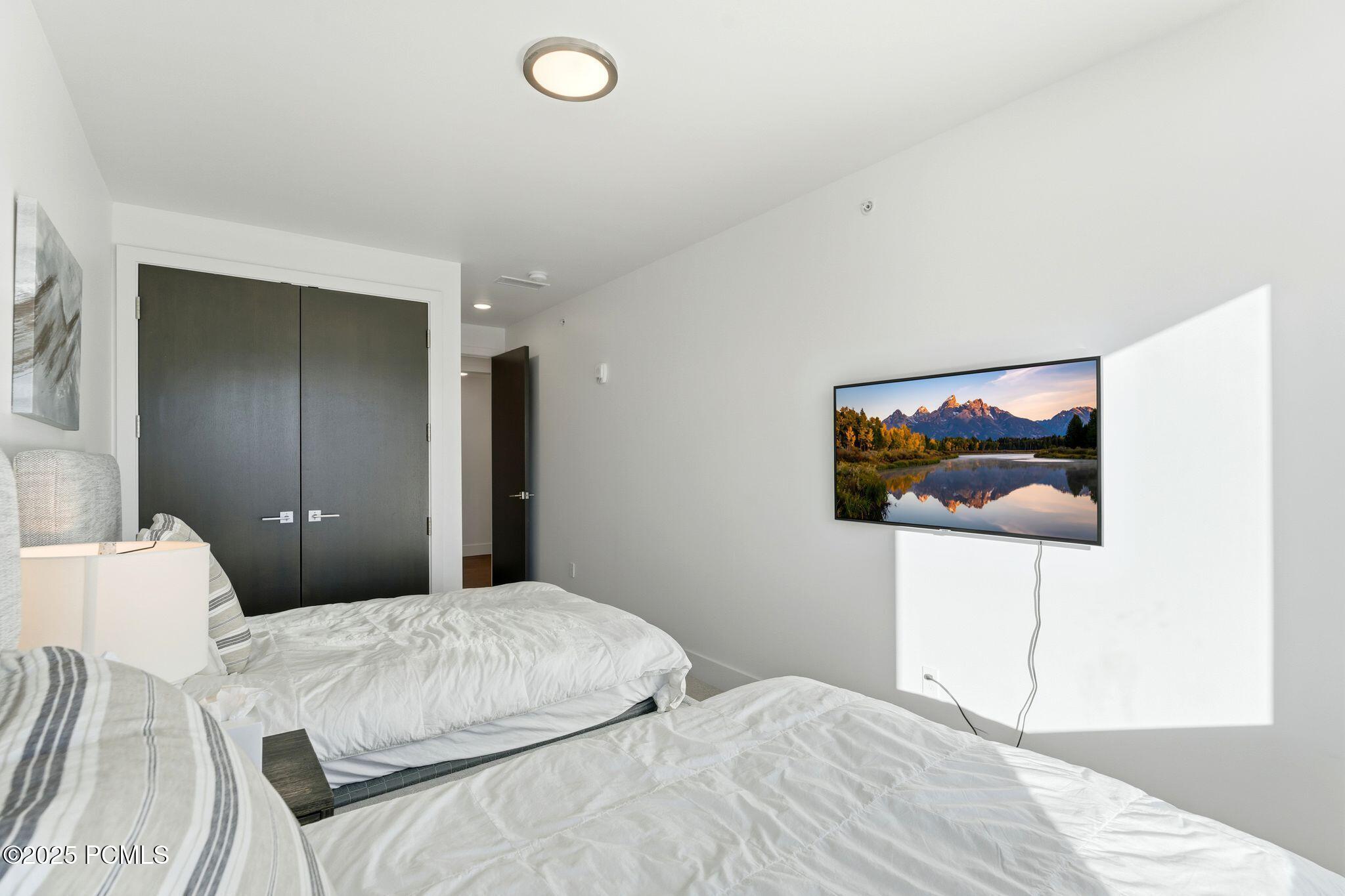 2752 W High Mountain Road, 306