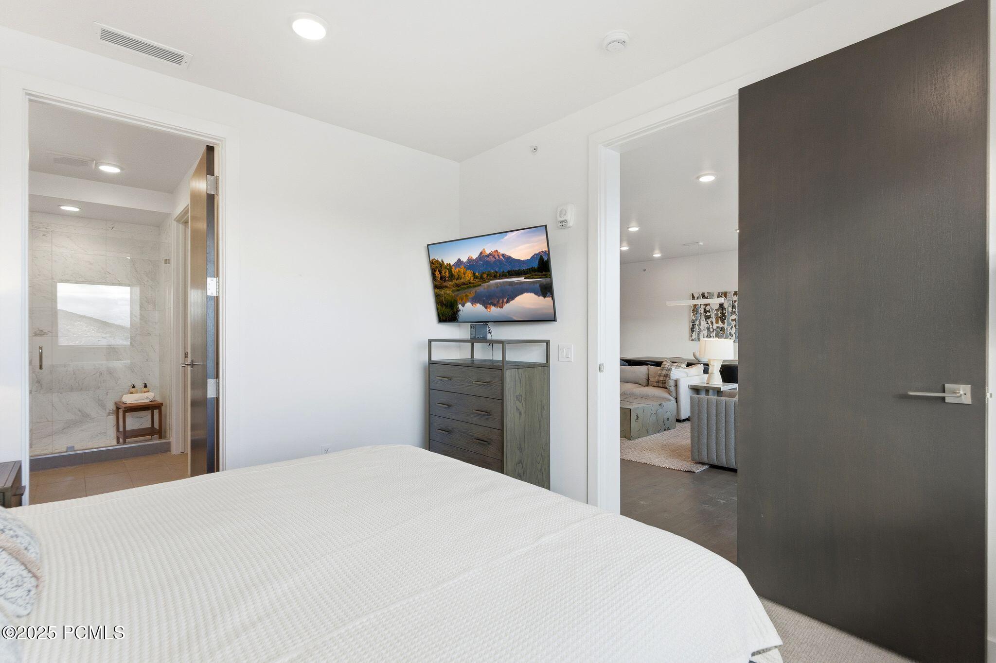 2752 W High Mountain Road, 306