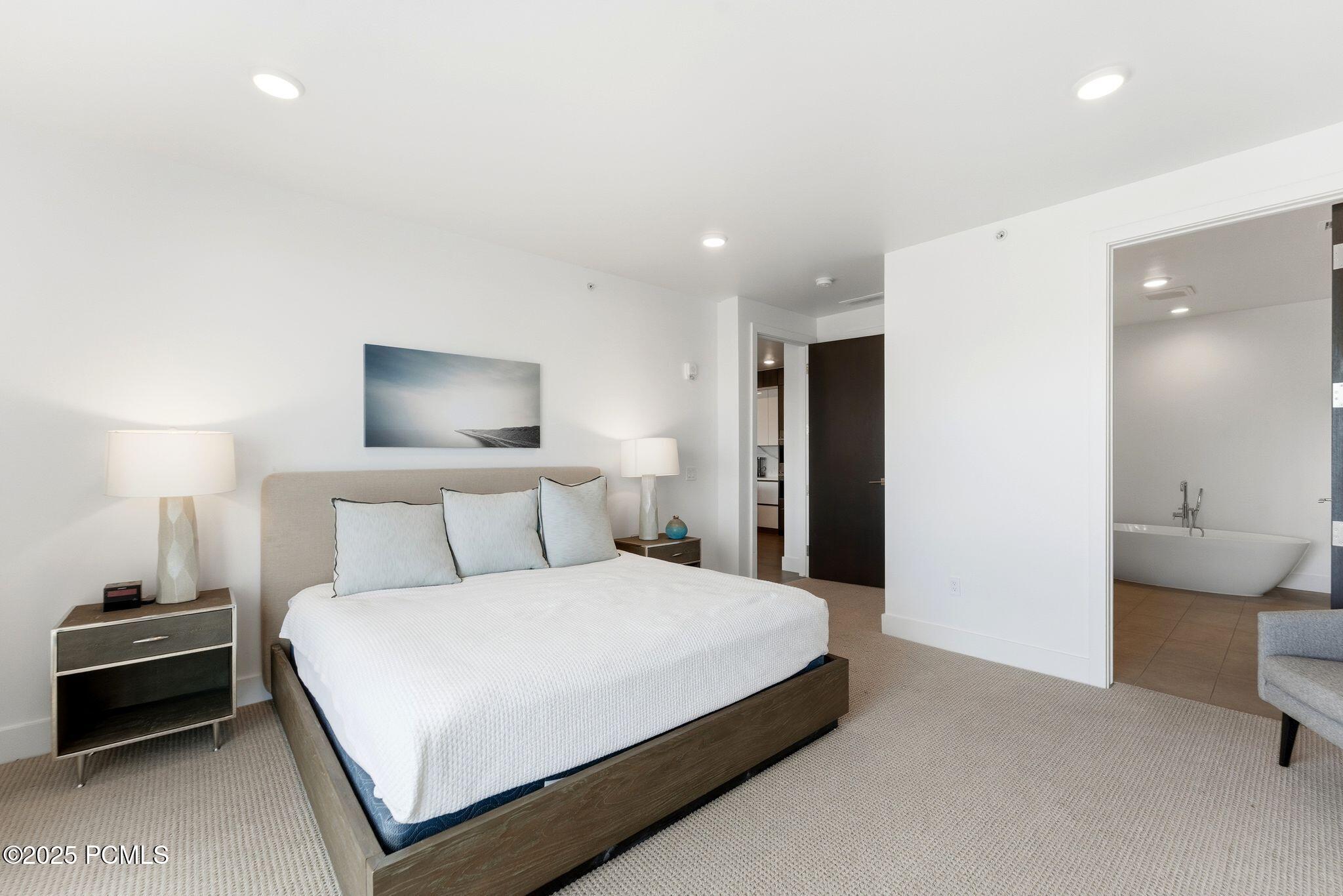 2752 W High Mountain Road, 306