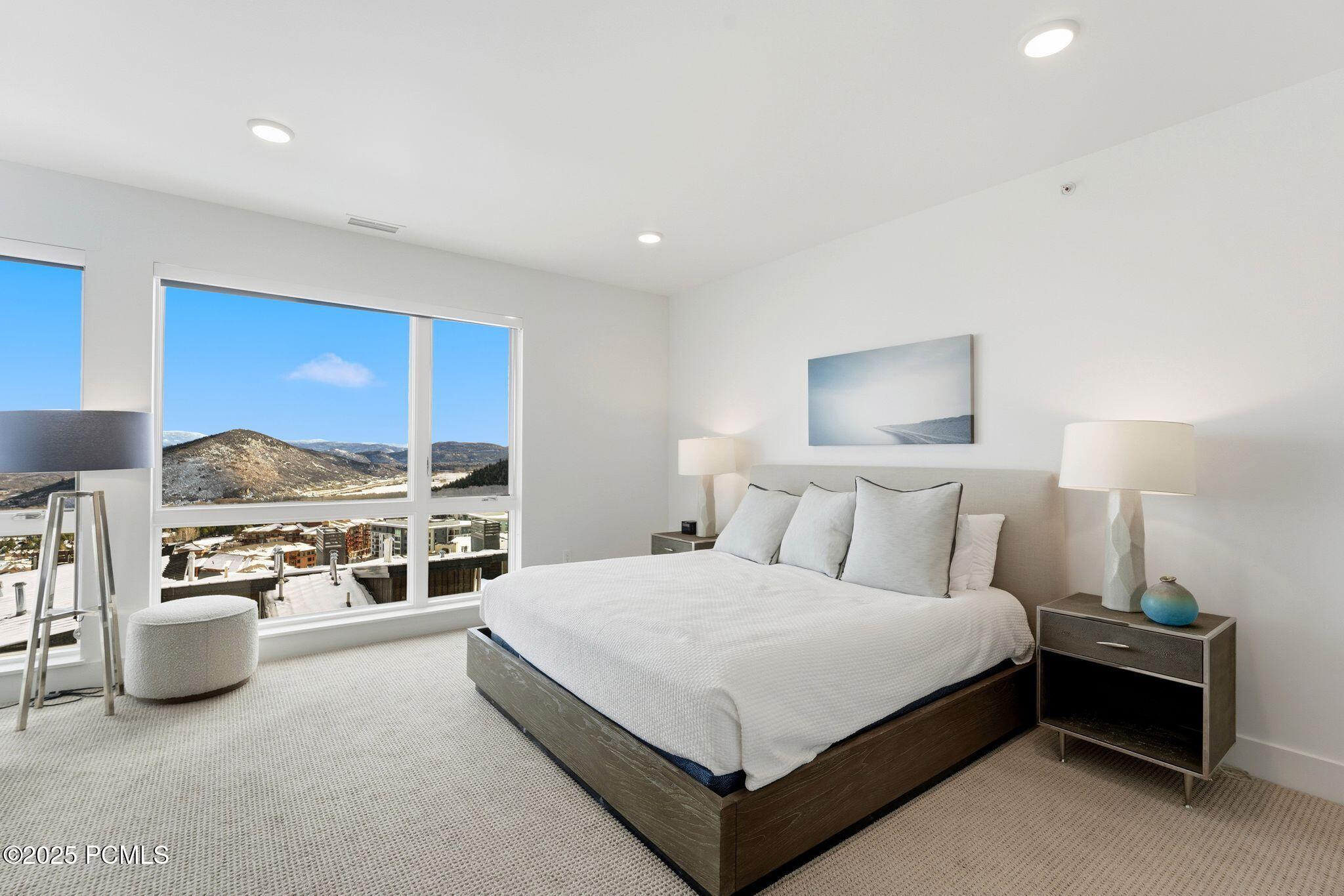 2752 W High Mountain Road, 306