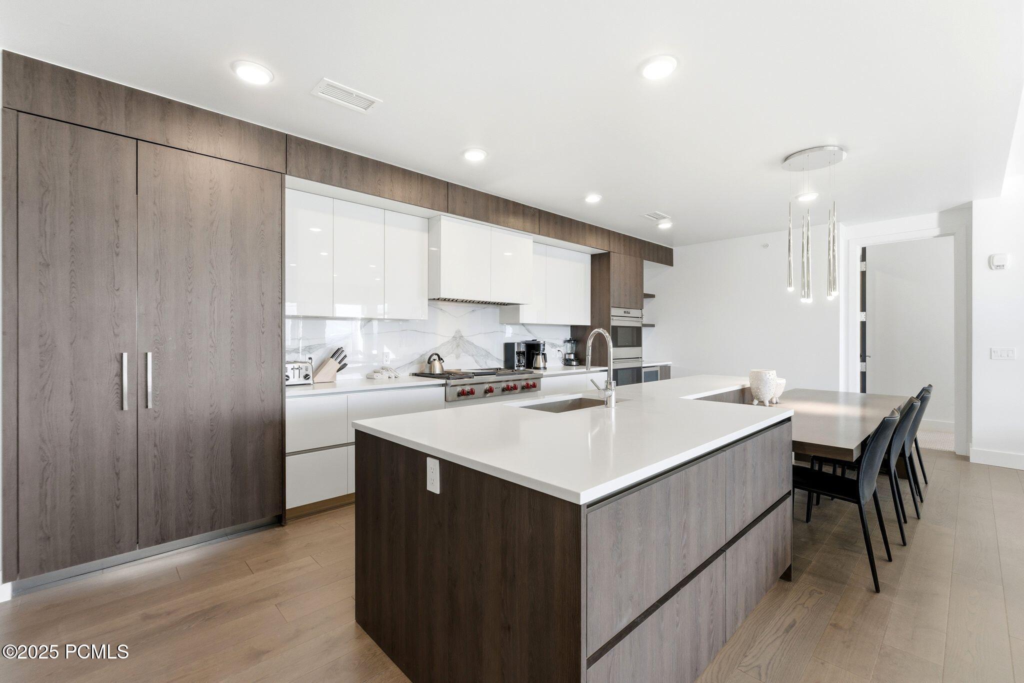 2752 W High Mountain Road, 306