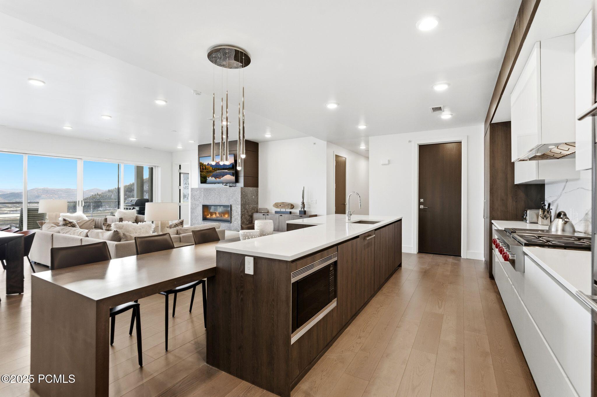 2752 W High Mountain Road, 306