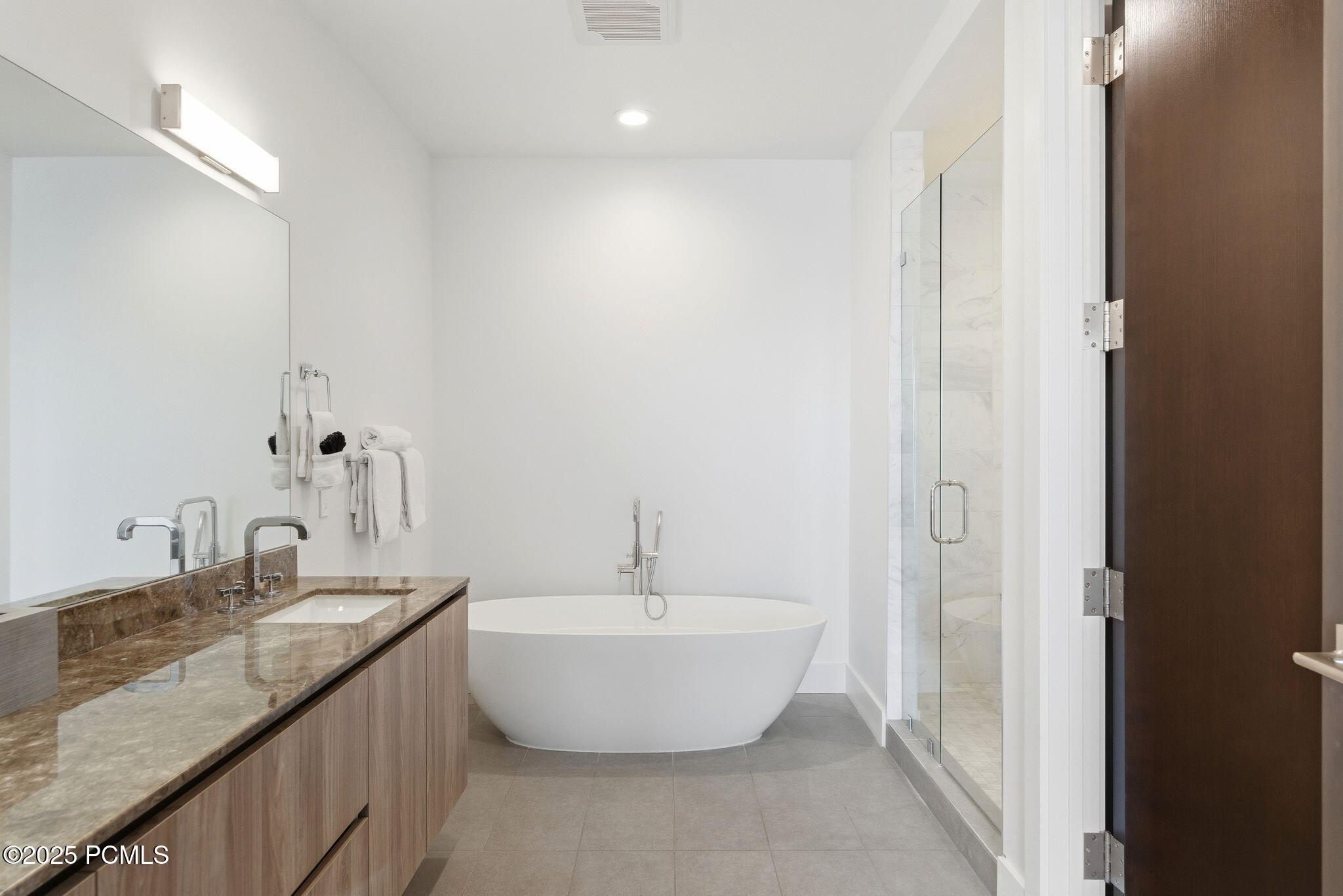 2752 W High Mountain Road, 306