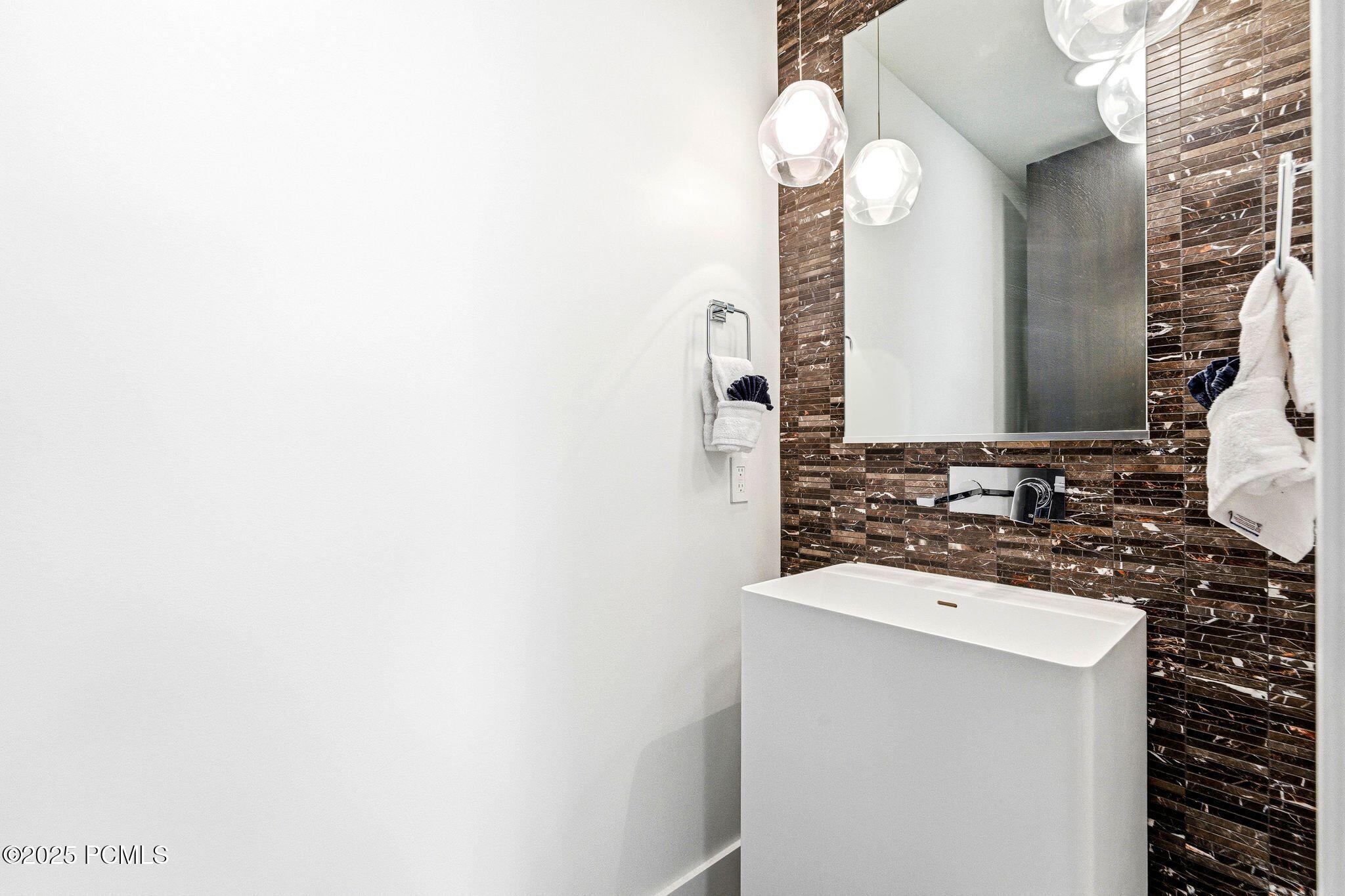 2752 W High Mountain Road, 306