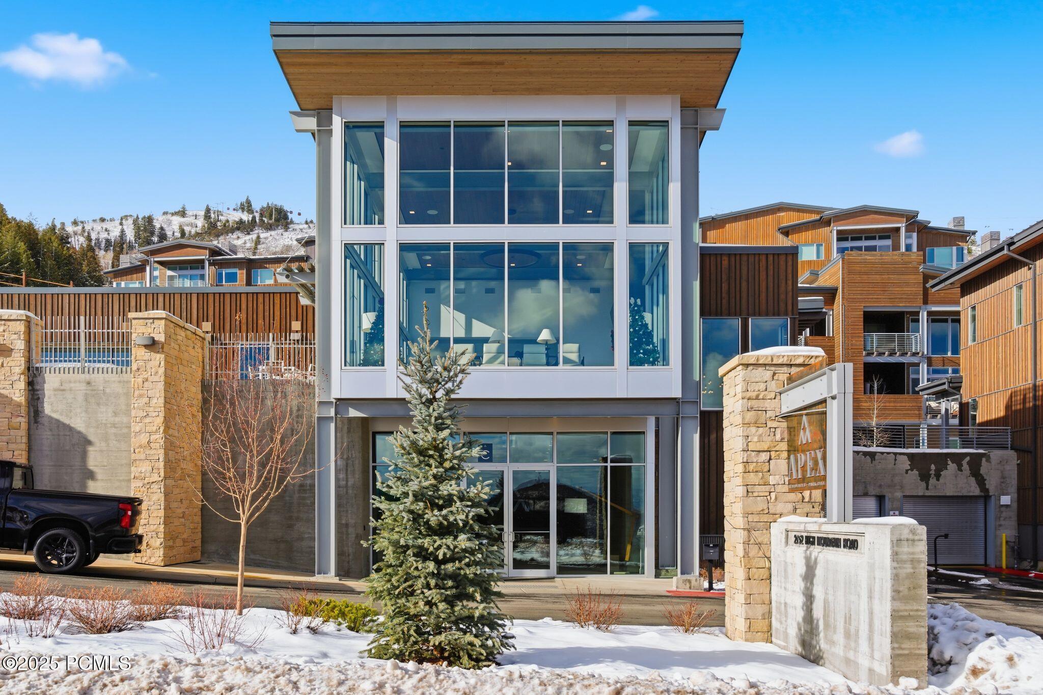 2752 W High Mountain Road, 306