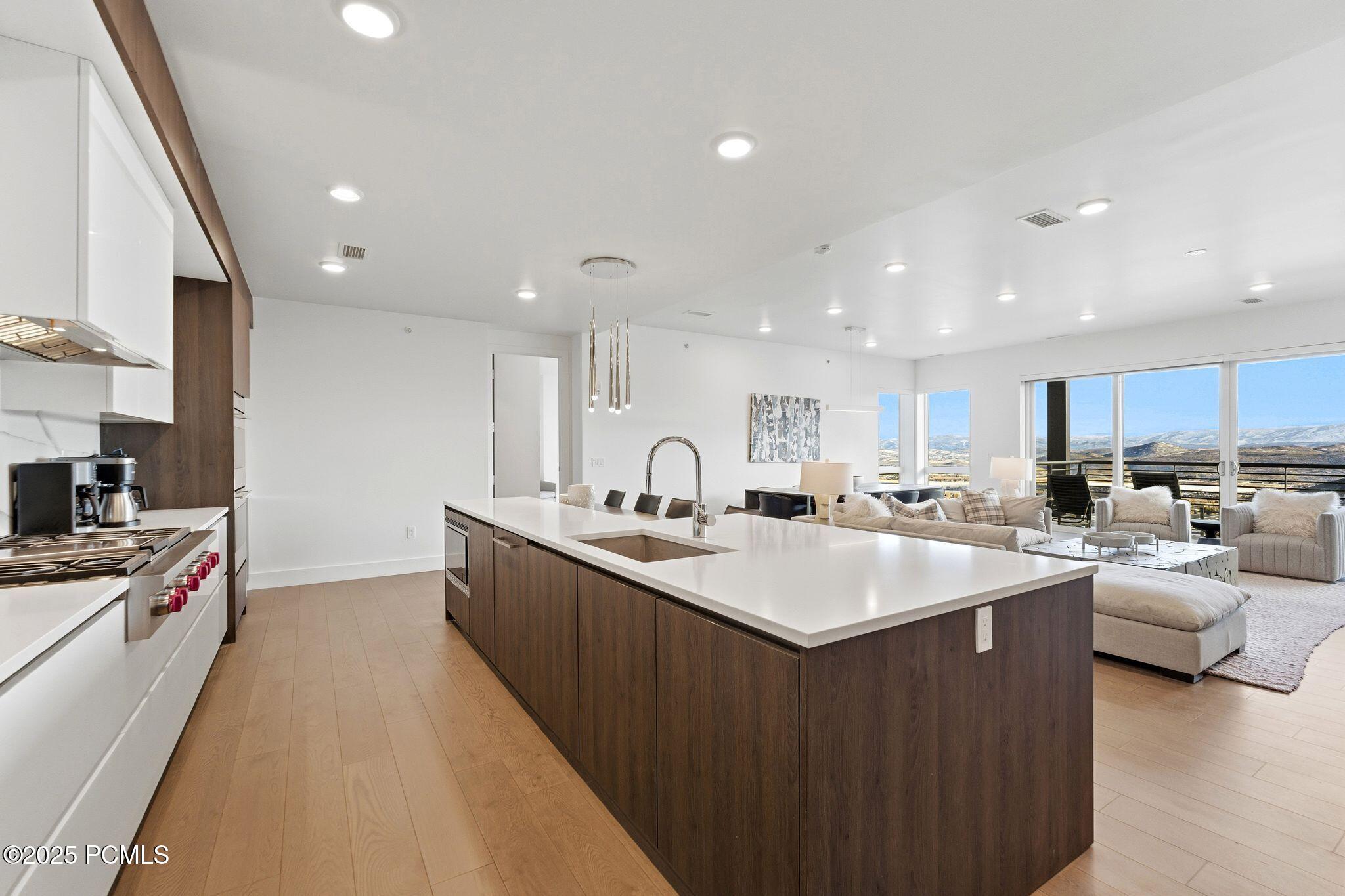 2752 W High Mountain Road, 306