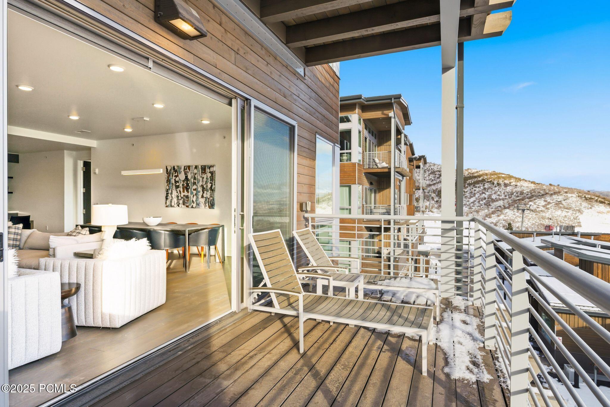 2752 W High Mountain Road, 306