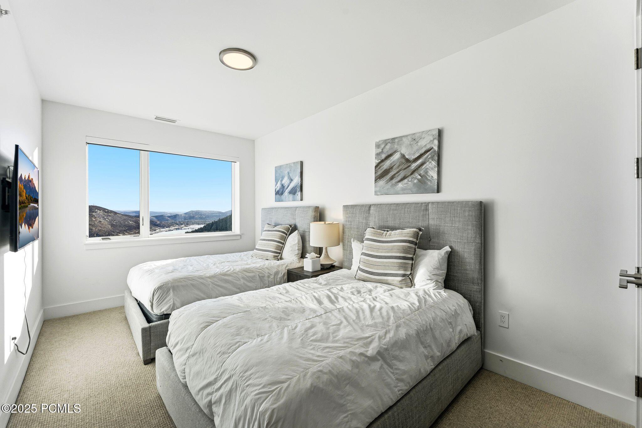 2752 W High Mountain Road, 306