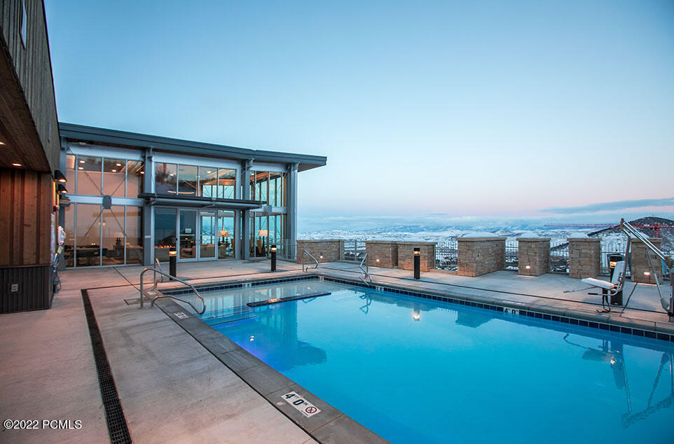 2752 W High Mountain Road, 306