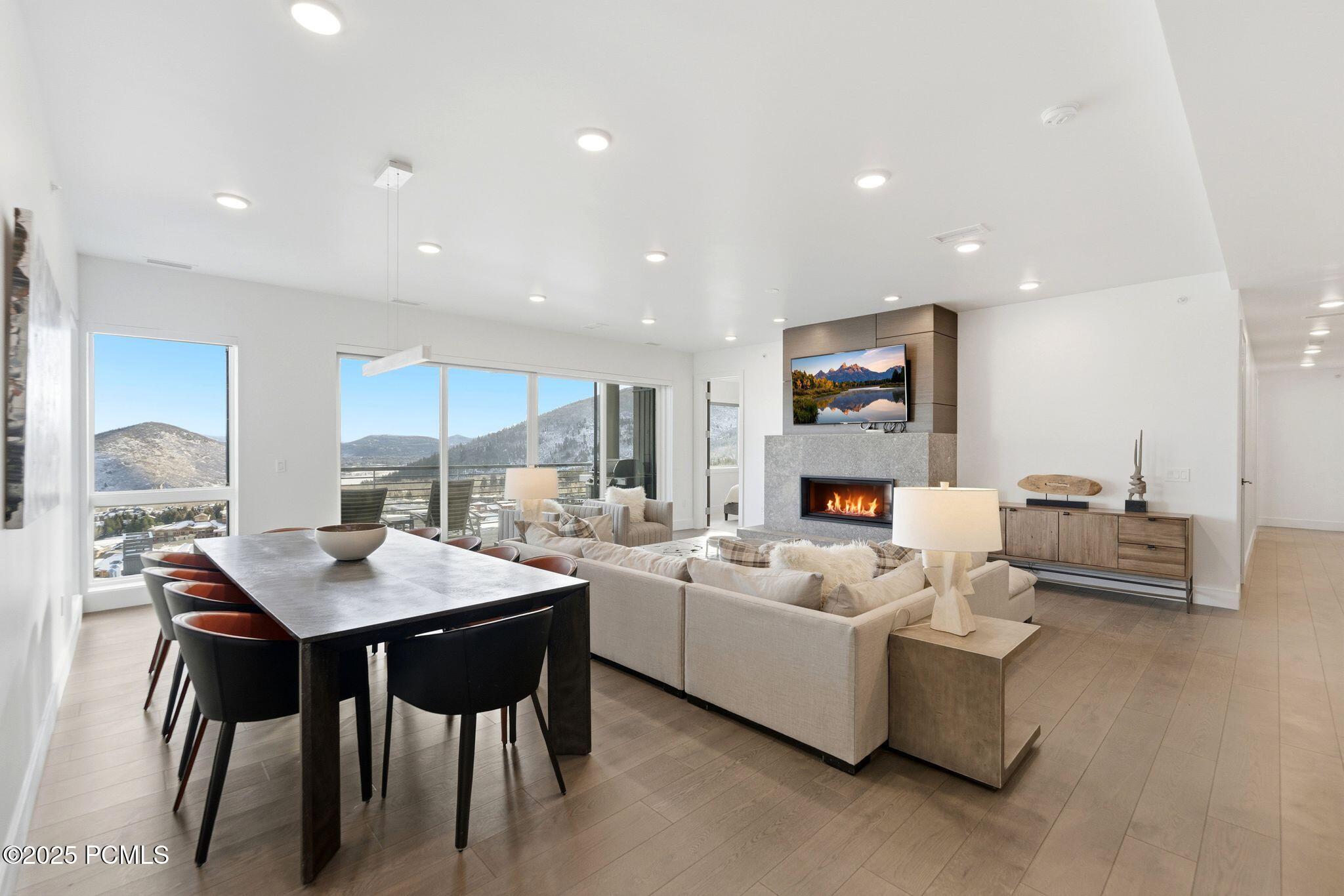 2752 W High Mountain Road, 306